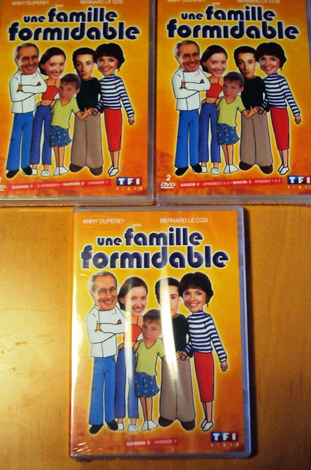 Une famille formidable : L'Intégrale des Saison 1 à 3 - Coffret 5 DVD 3384442034531