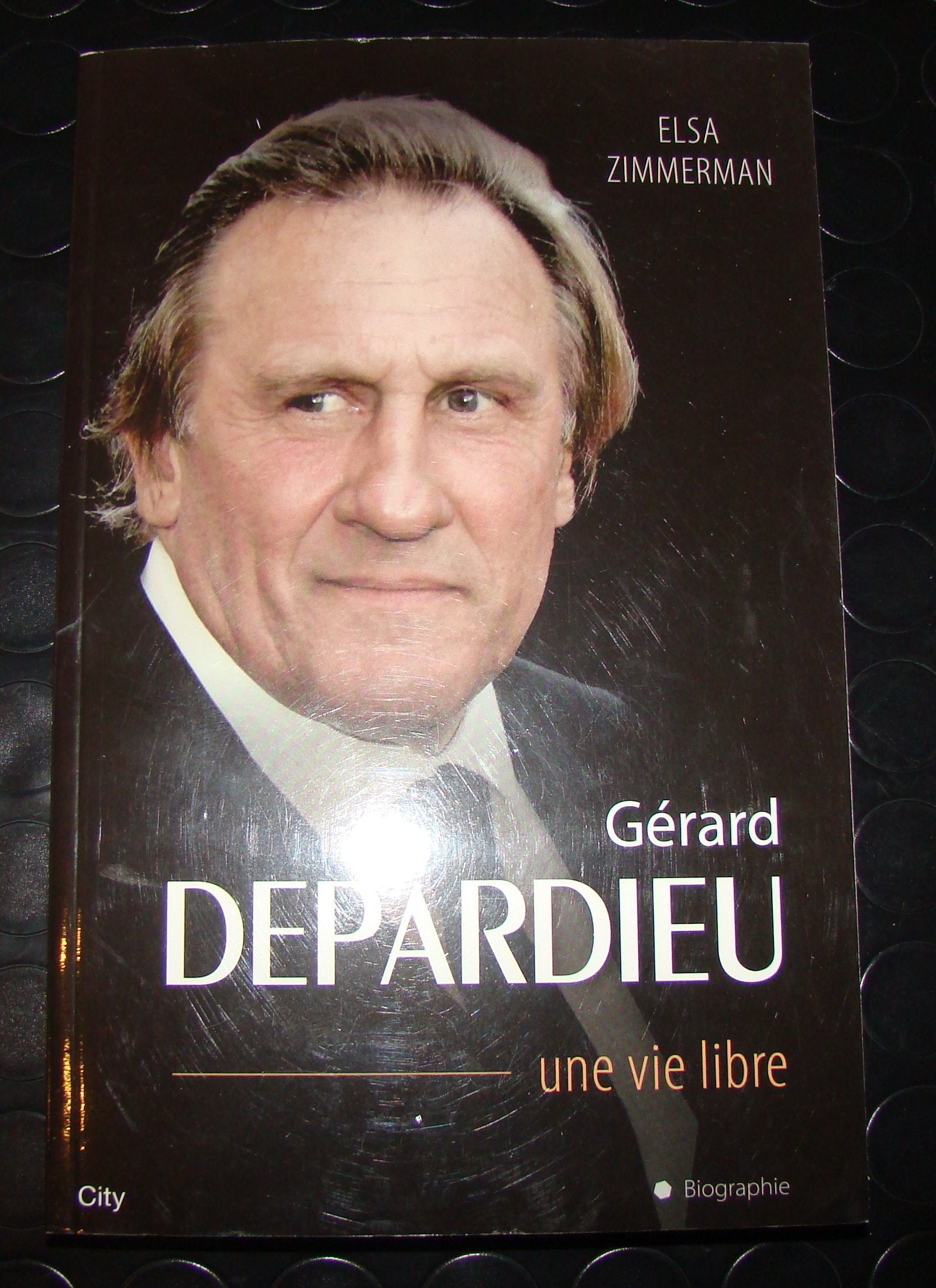 Gérard Depardieu une vie libre 9782824603018