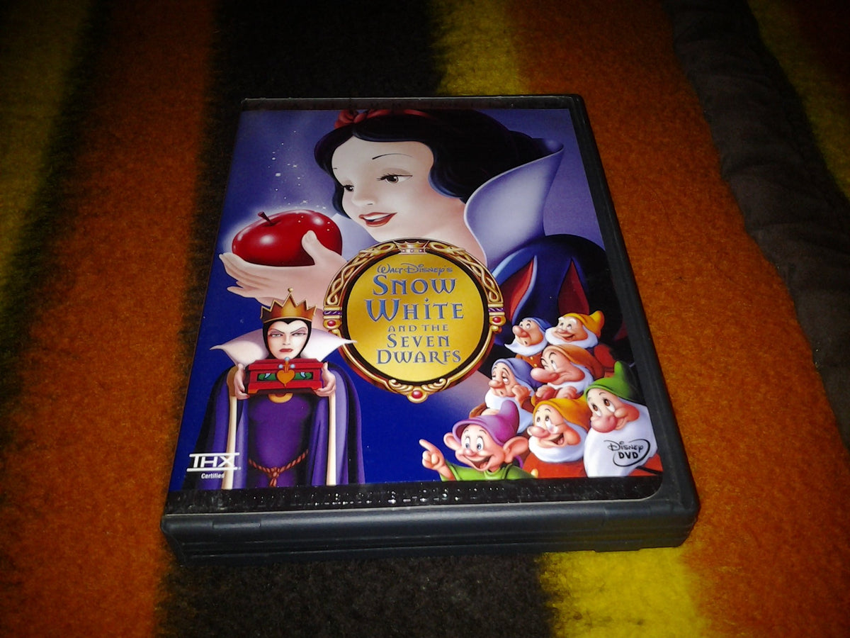 Snow White and the Seven Dwarfs (Disney Platinum Edition) 9780788828126