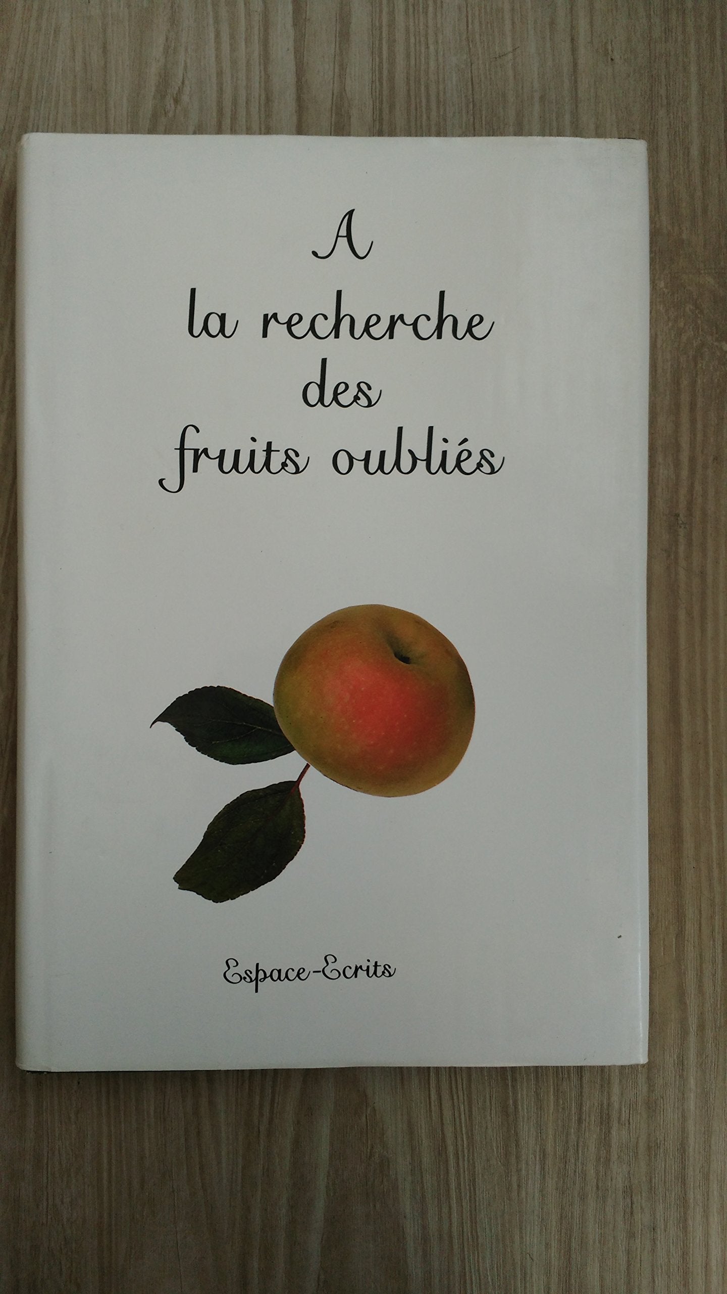 A la recherche des fruits oubliés: espèces fruitières et variétés anciennes 9782566122303