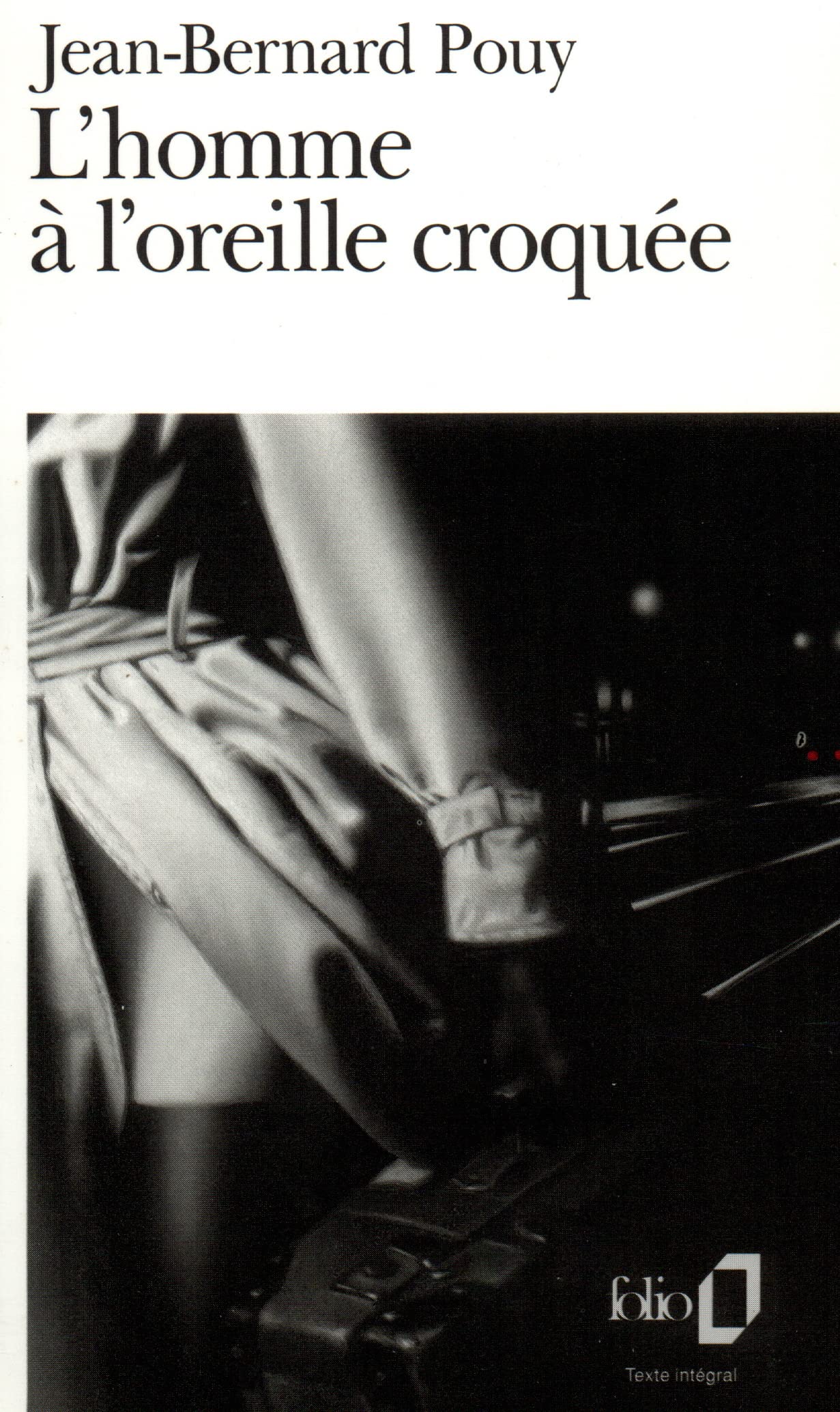 L'HOMME A L'OREILLE CROQUEE 9782070388912