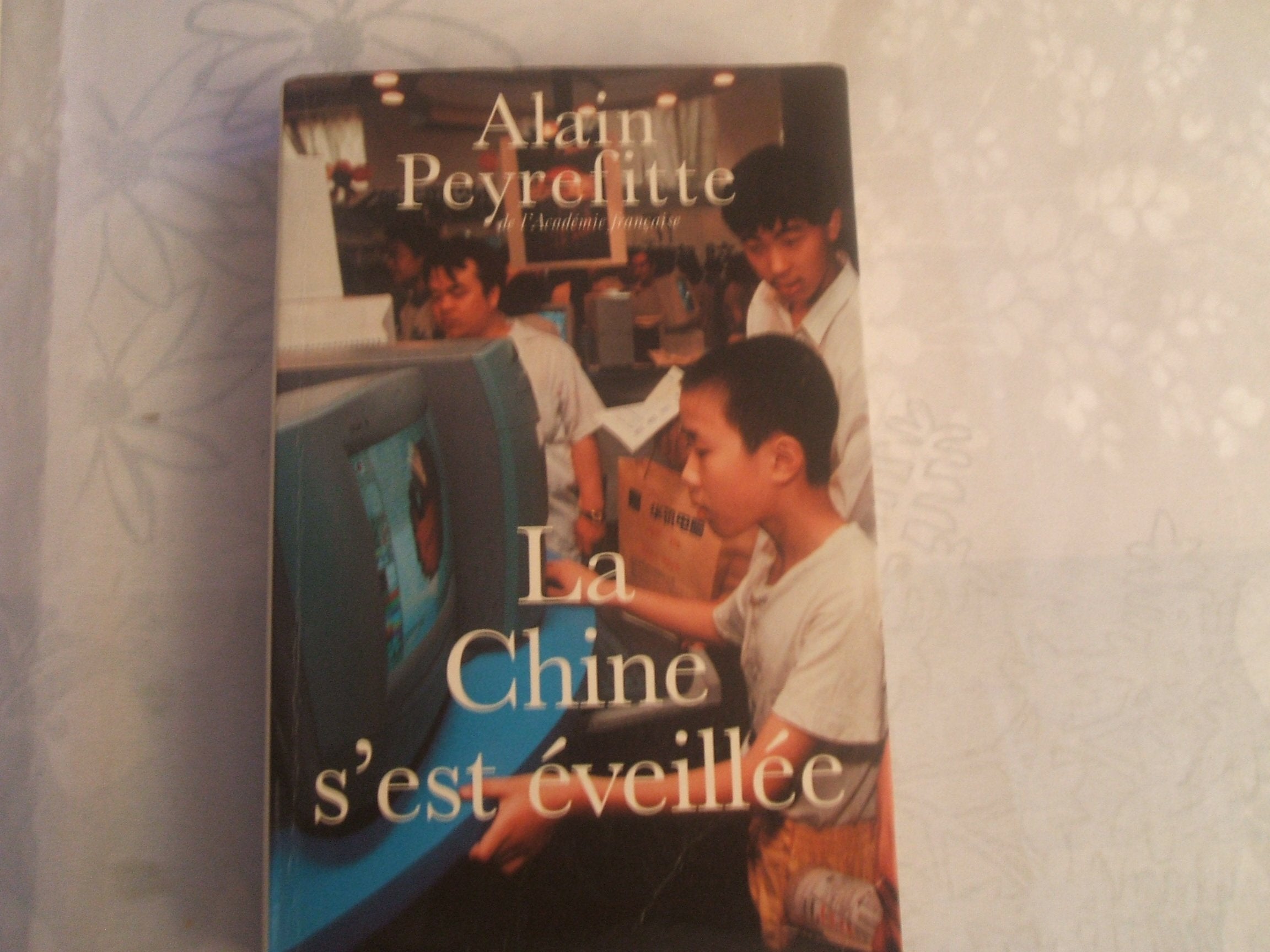 La Chine s'est éveillée. 9782286134785