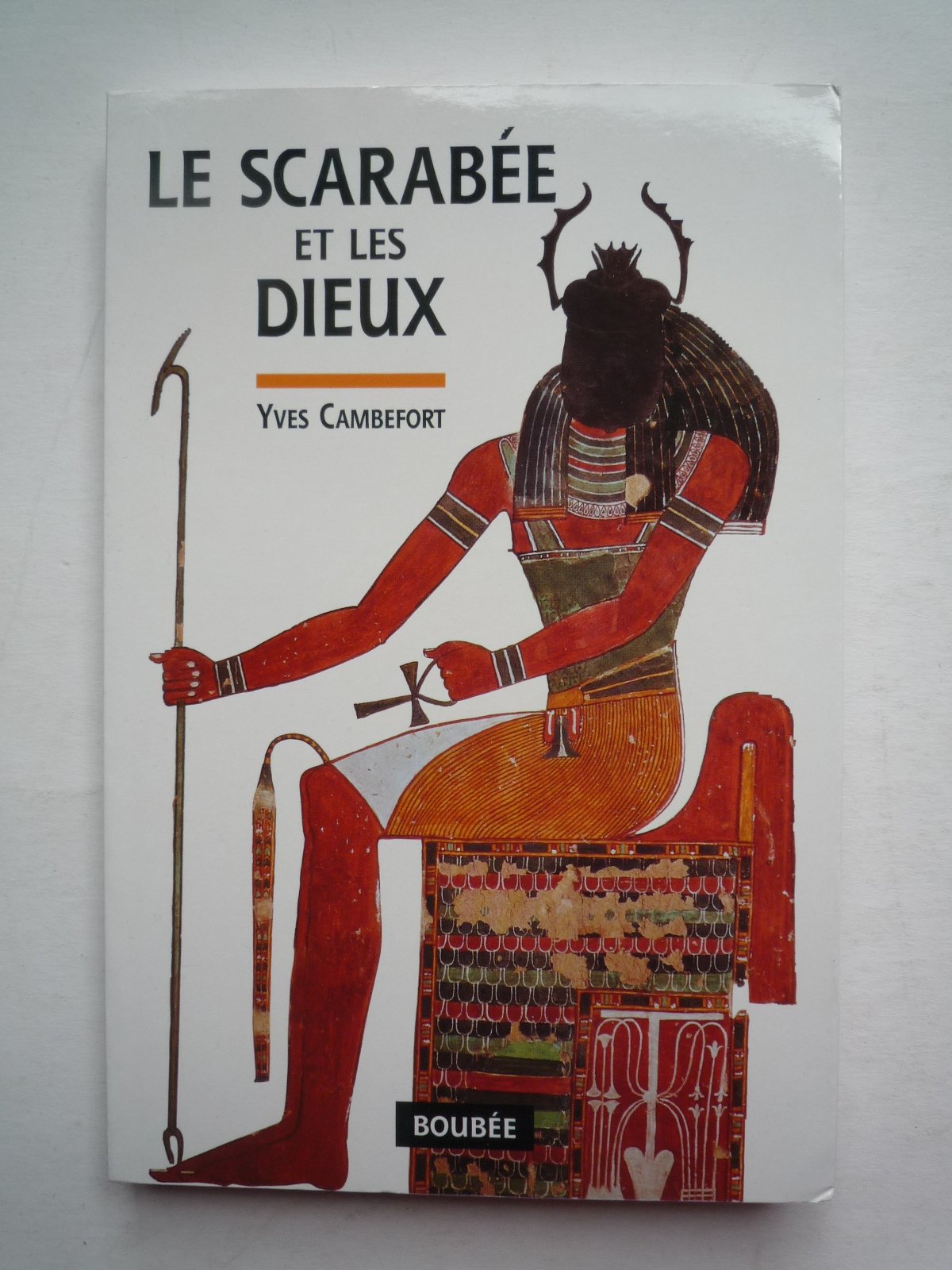 Le scarabée et les dieux: Essai sur la signification symbolique et mythique des coléoptères 9782850040795
