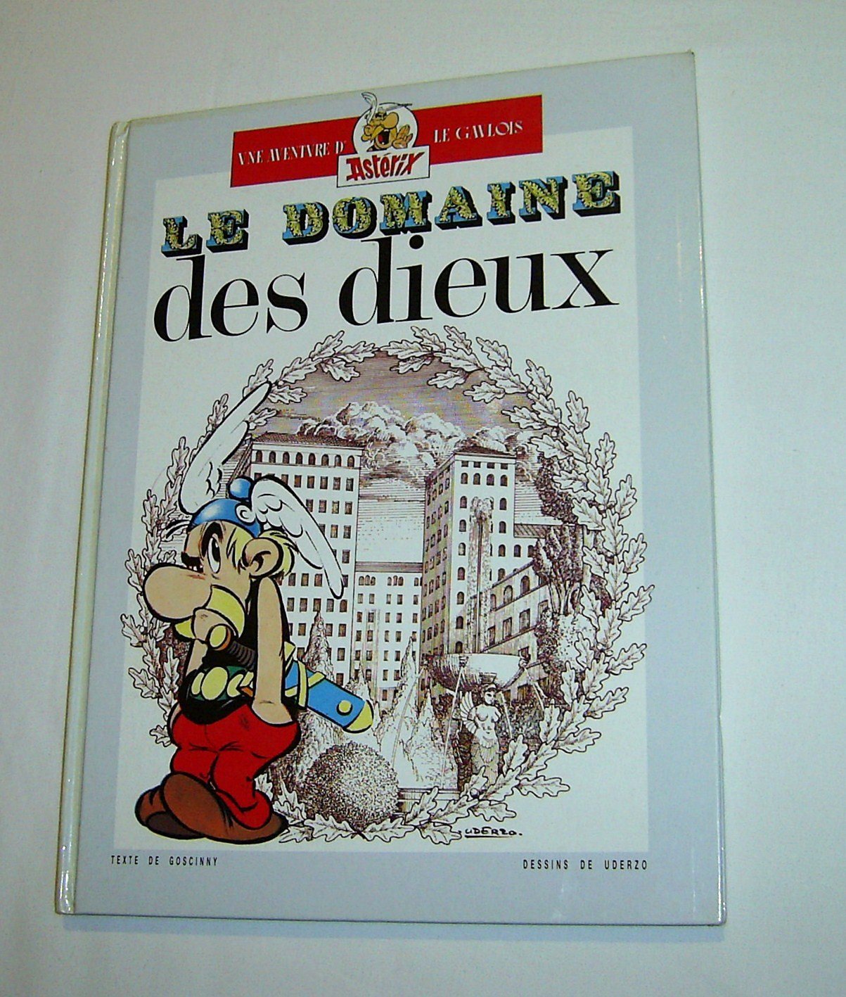 une aventure d'asterix le gaulois, album doubles, Le domaine des dieux, les lauriers de césar. 9782724267938