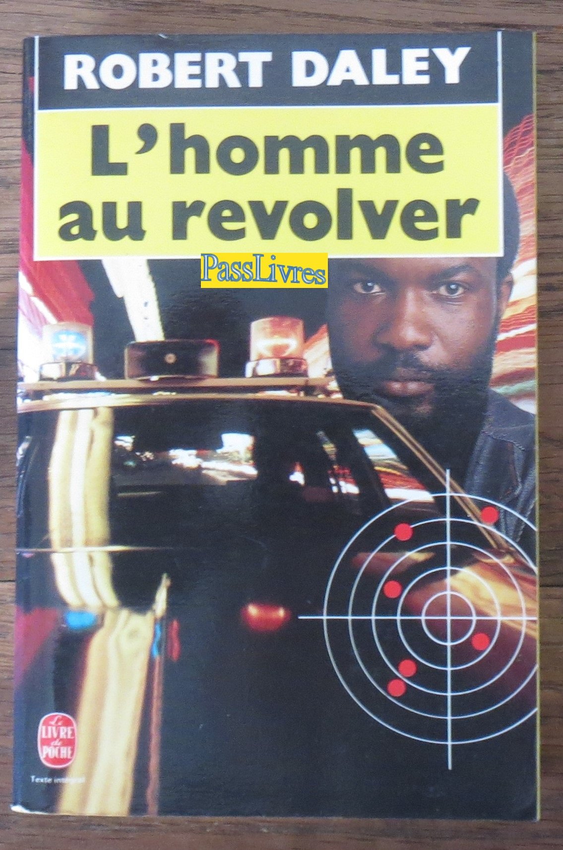 L'homme au revolver 9782253059110