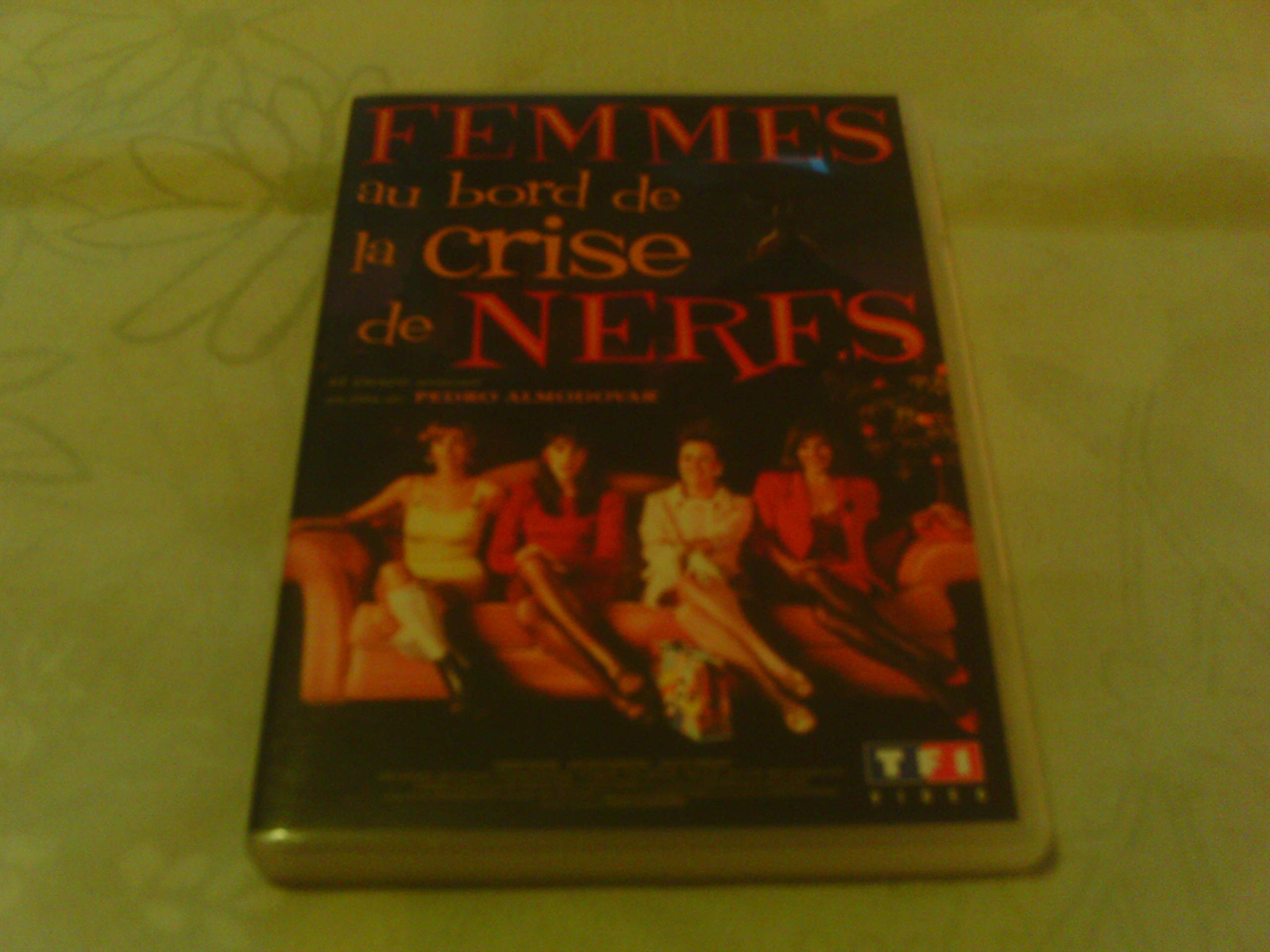 Femmes au bord de la crise de nerfs 3384442068932