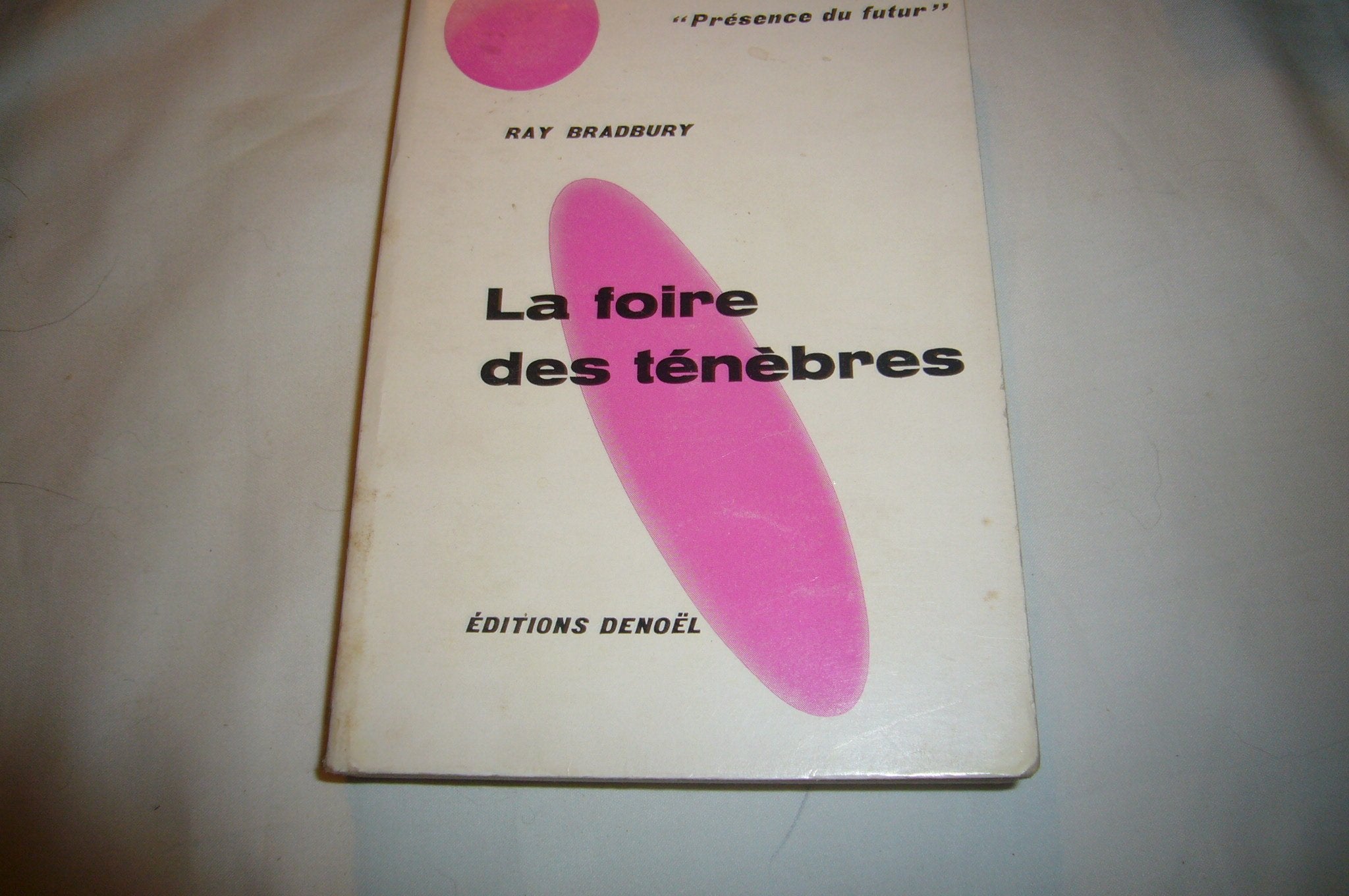 Ray Bradbury. La Foire des ténèbres : ESomething wicked this way comese, roman traduit de l'américain par Richard Walters 