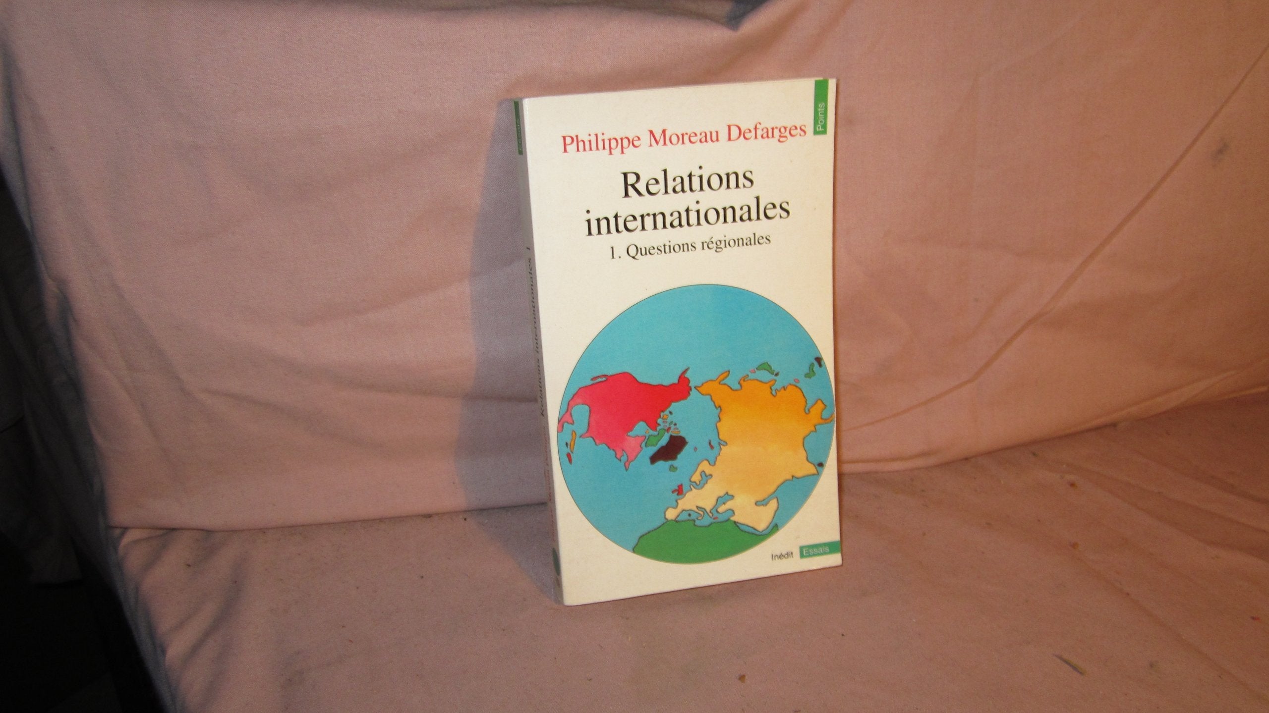 Relations internationales, tome 1 : Questions régionales 9782020153812