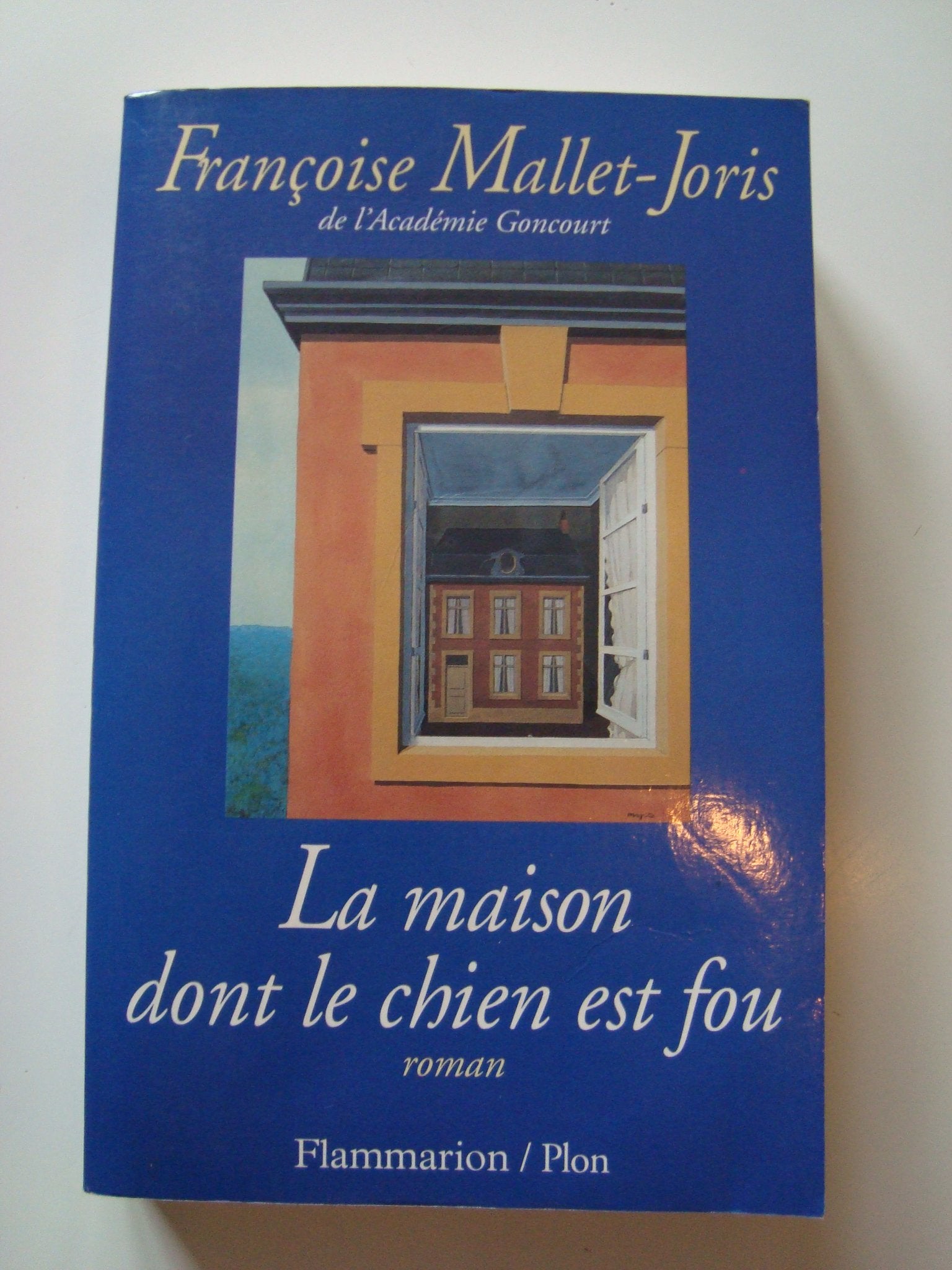 La maison dont le chien est fou: - FLAMMARION/PLON 9782080669995