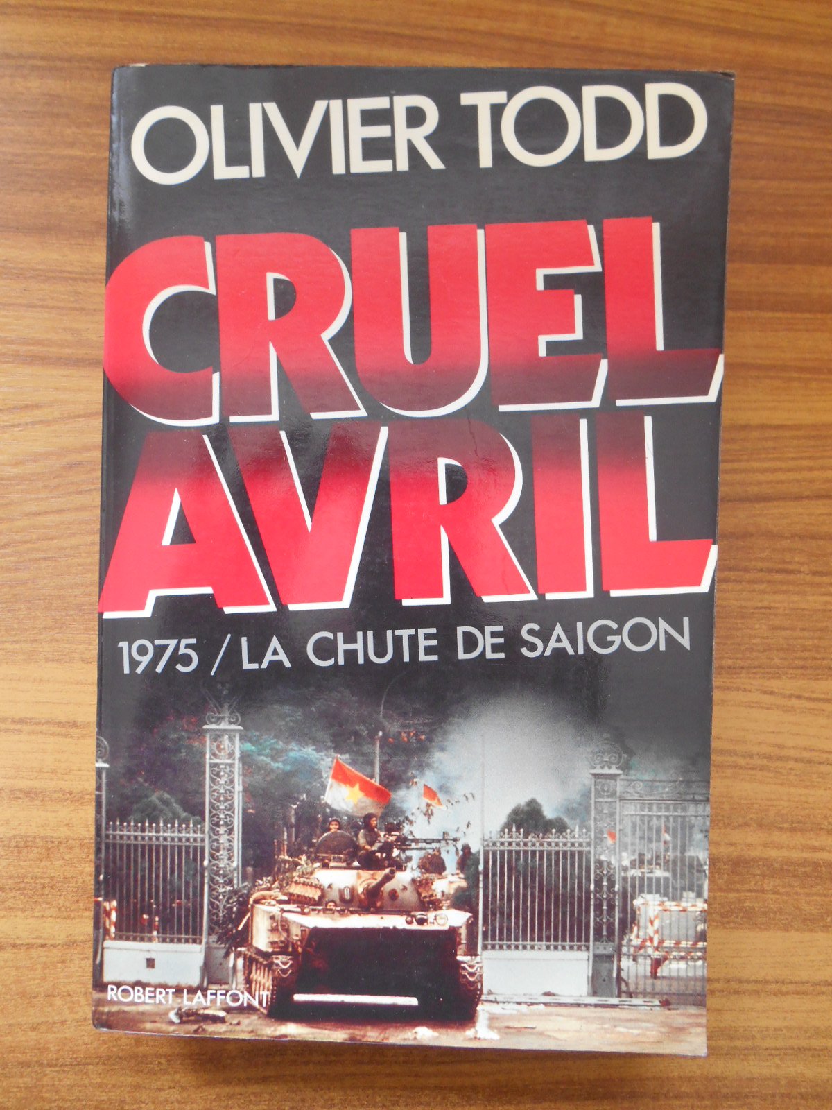 Cruel avril: 1975, la chute de Saïgon 9782221048528