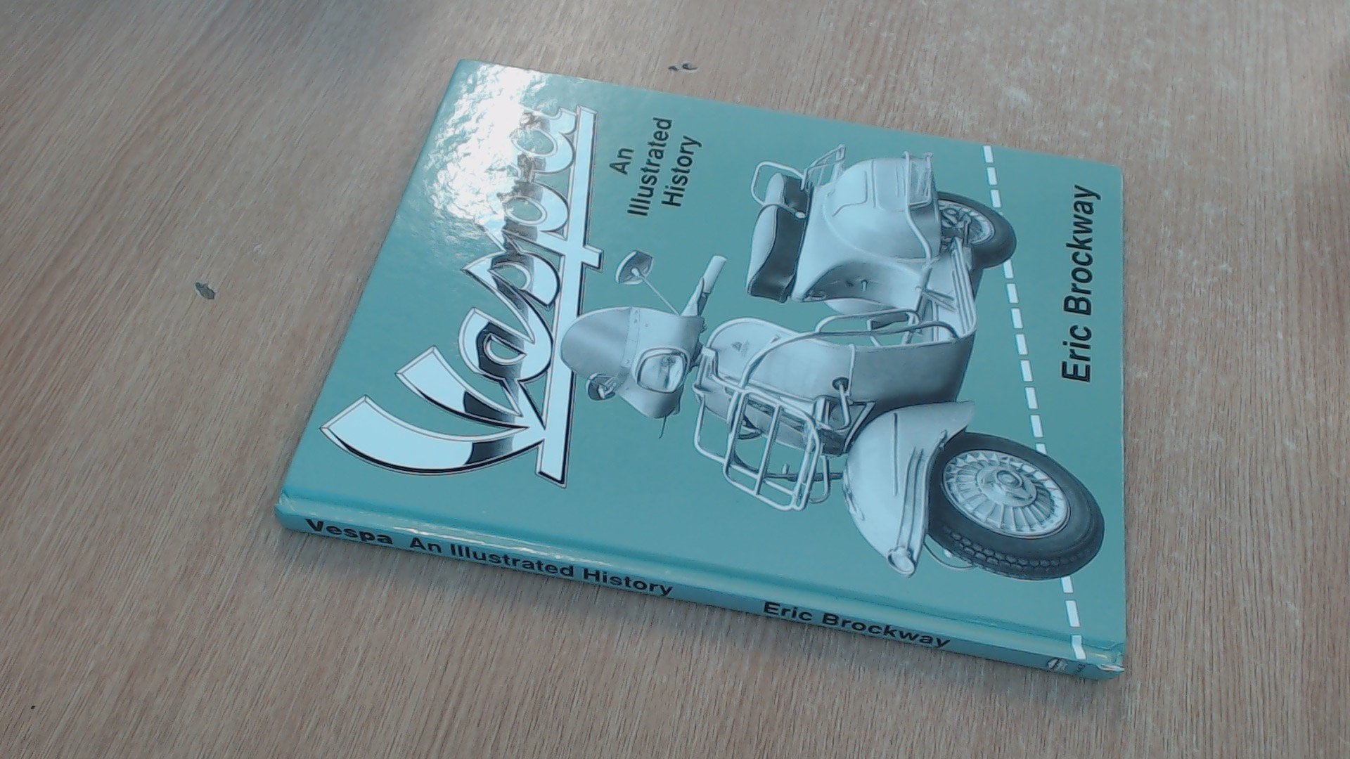 Vespa: An Illustrated History 9781859604434