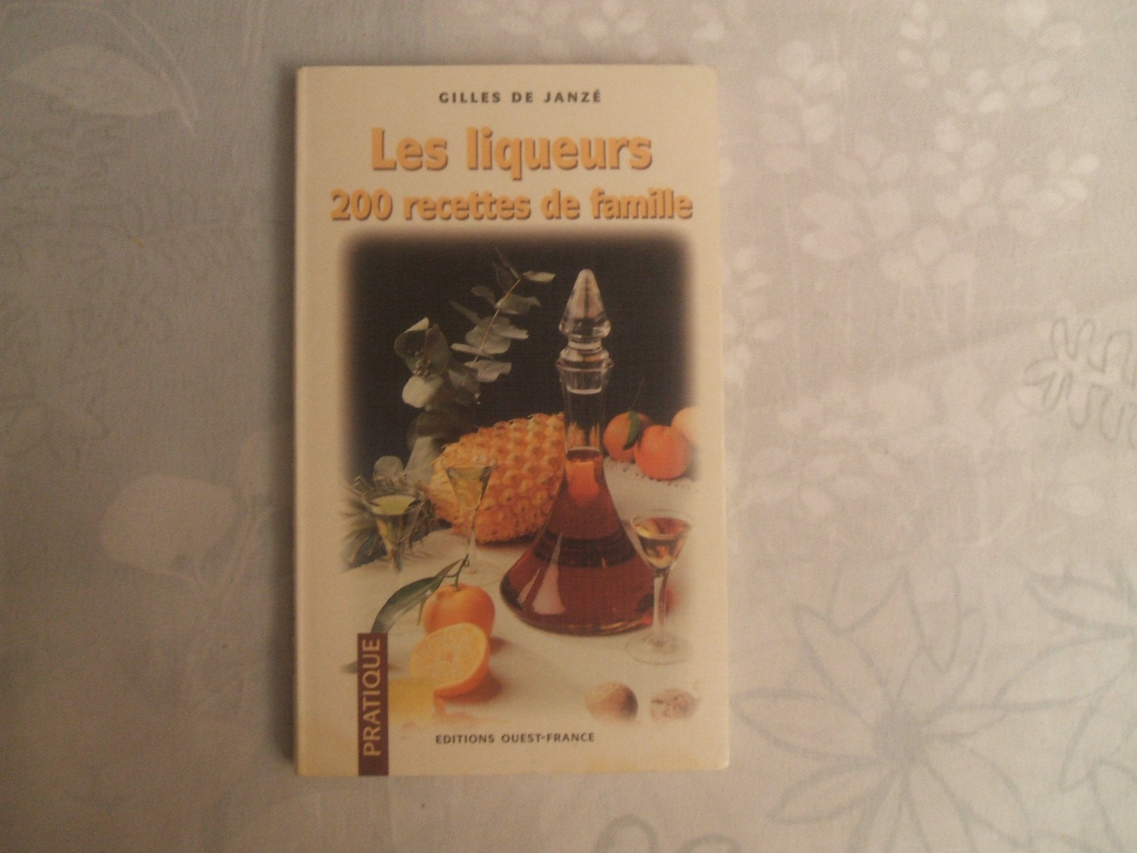 LIQUEURS (LES) 200 RECETTES DE cs 34350 9782737325694