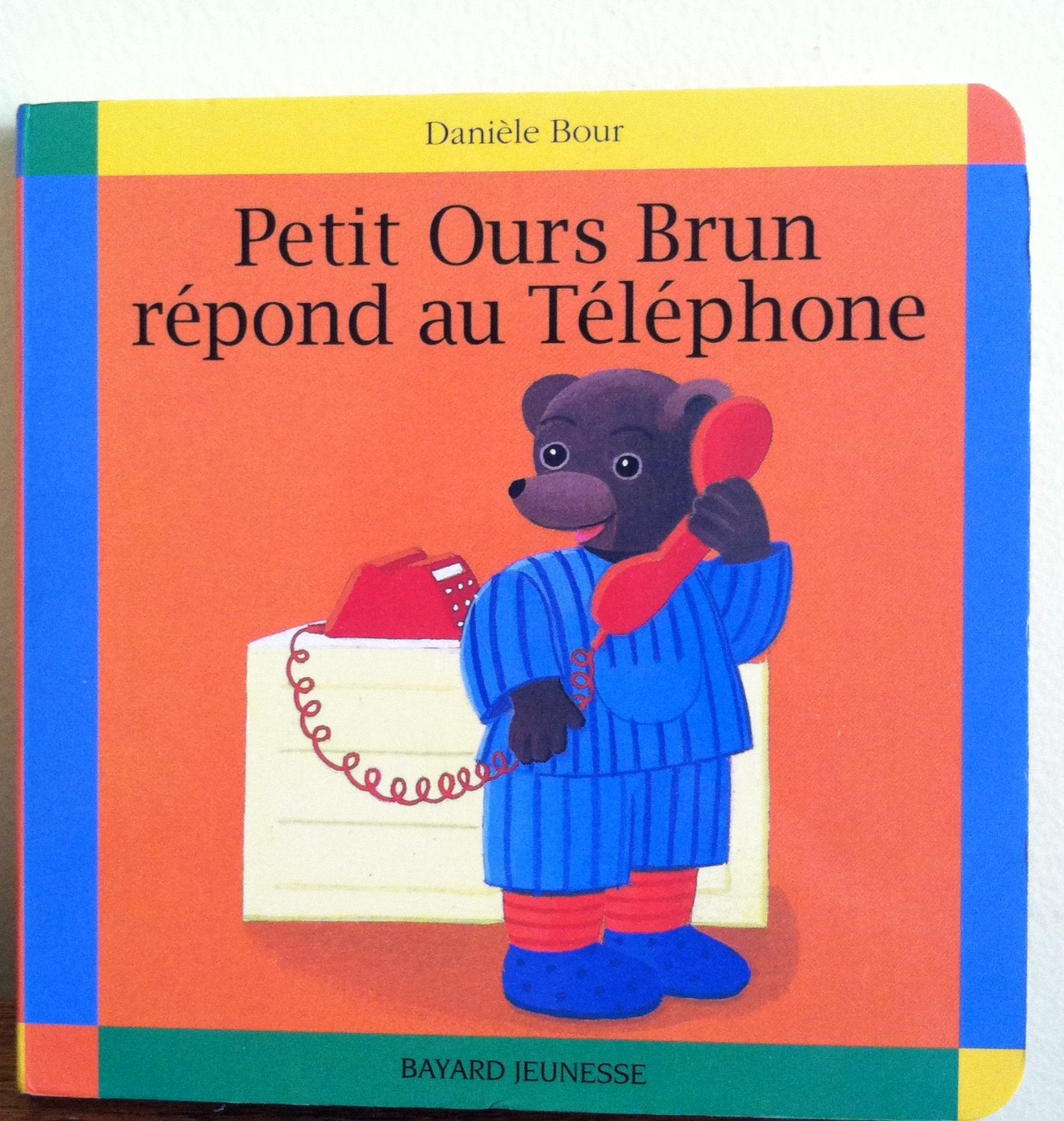 Petit Ours brun répond au téléphone 9782227748057