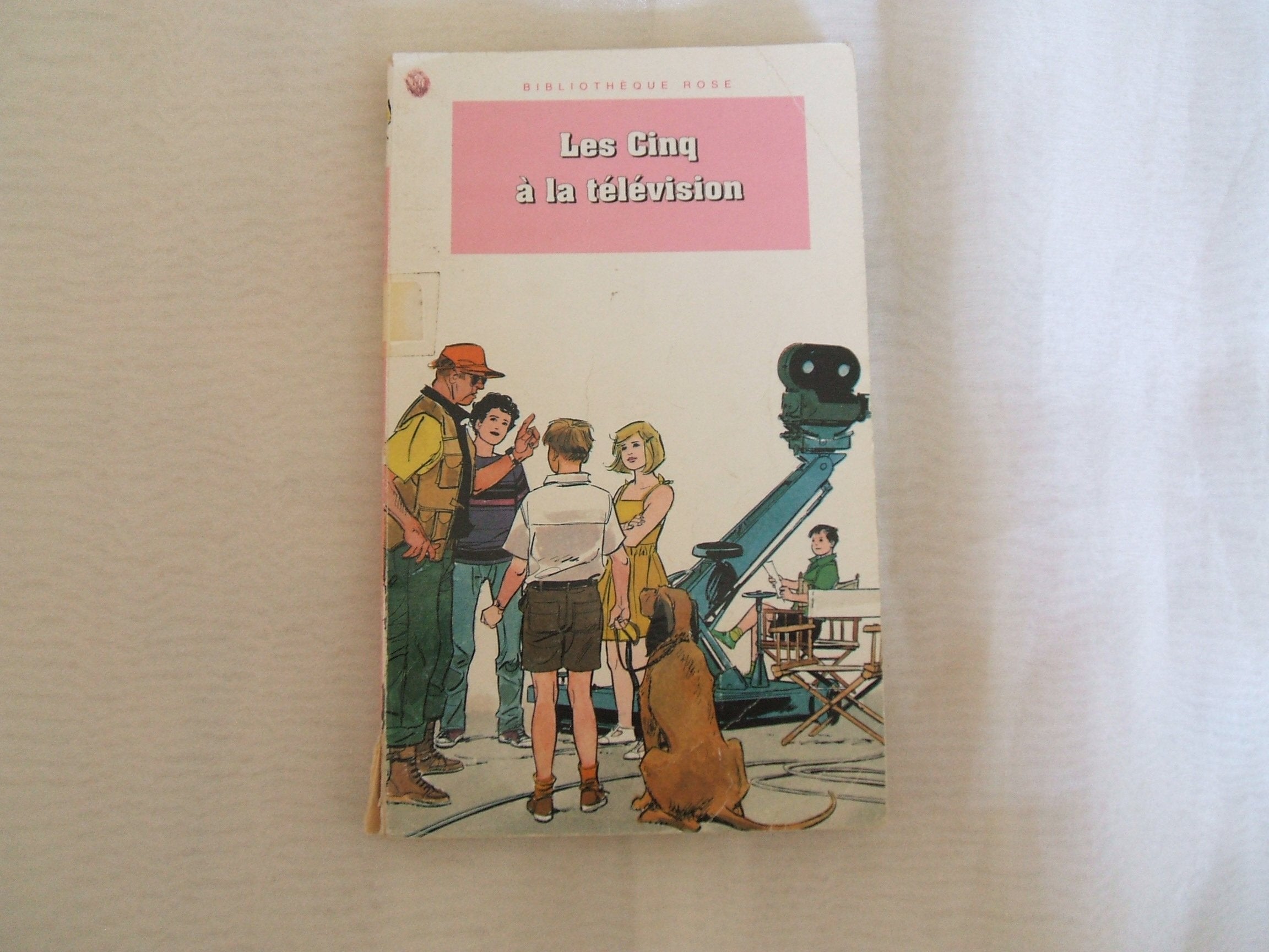 Les Cinq à la télévision: Une nouvelle aventure des personnages créés par Enid Blyton 9782012094154