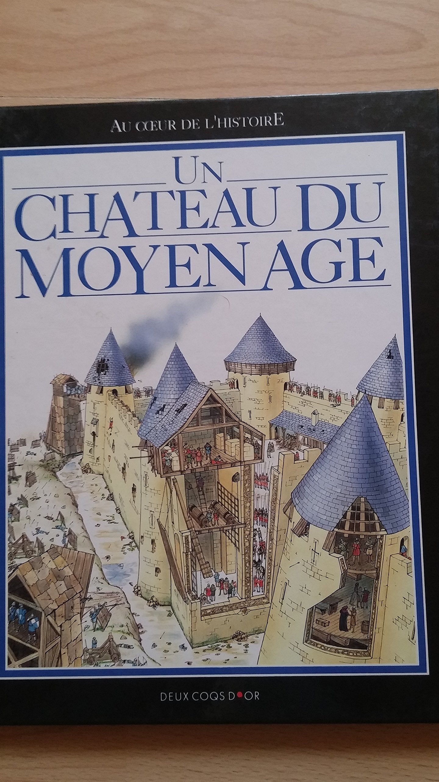 Un château au Moyen-Âge 9782010195563