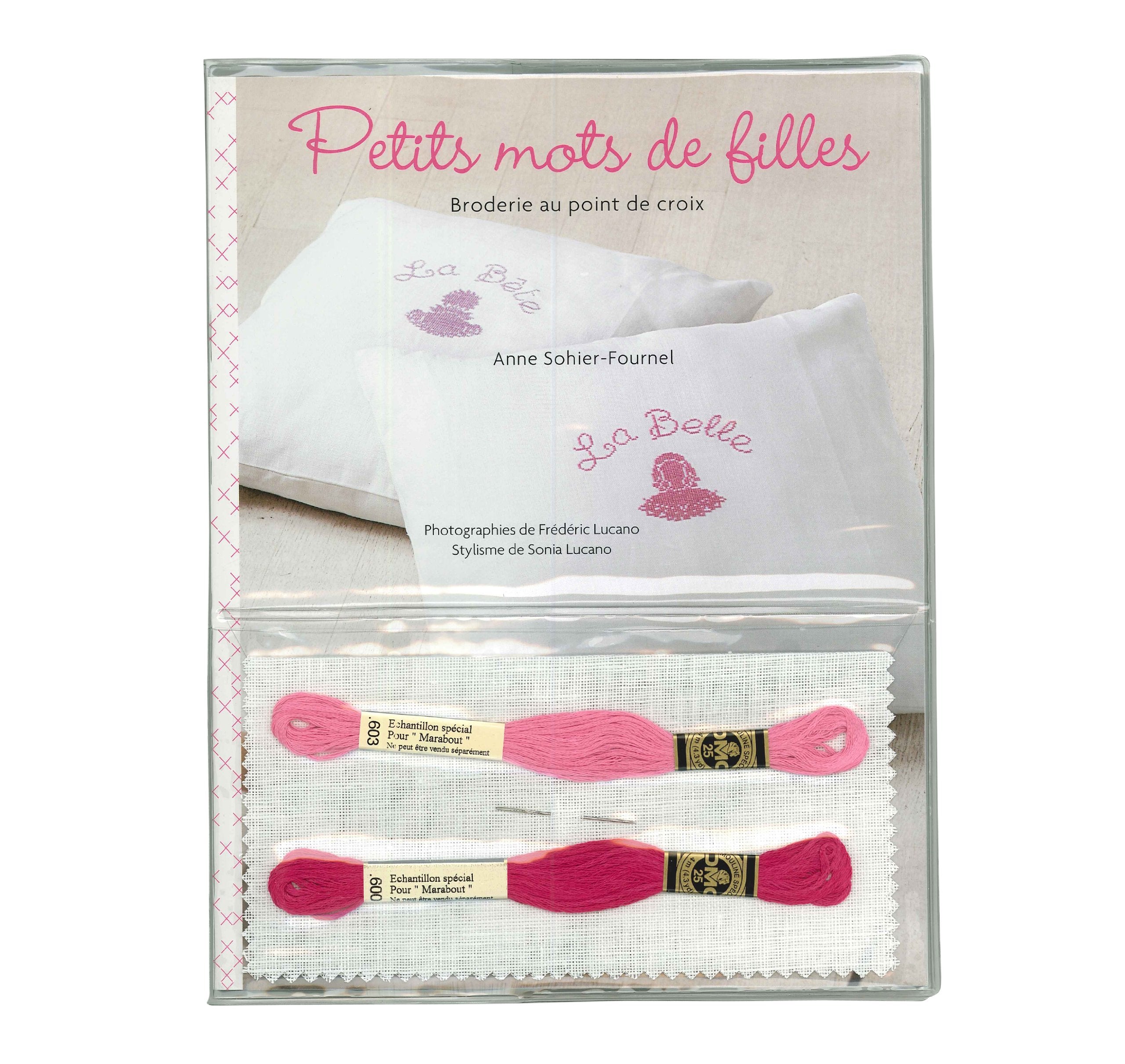 Petits mots de filles: Broderie au point de croix 9782501059442