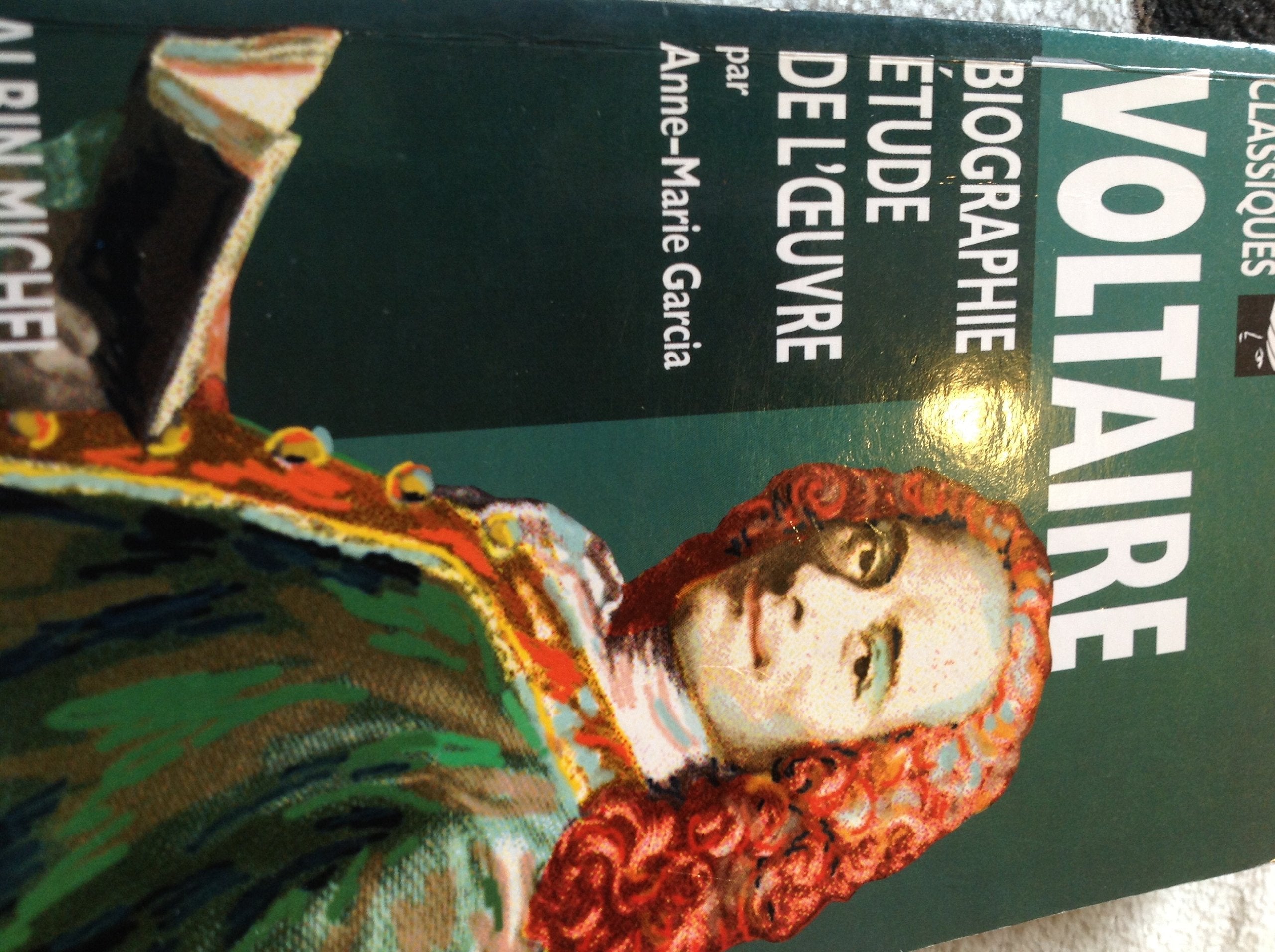 Voltaire: Biographie, étude de l'oeuvre 9782226062390