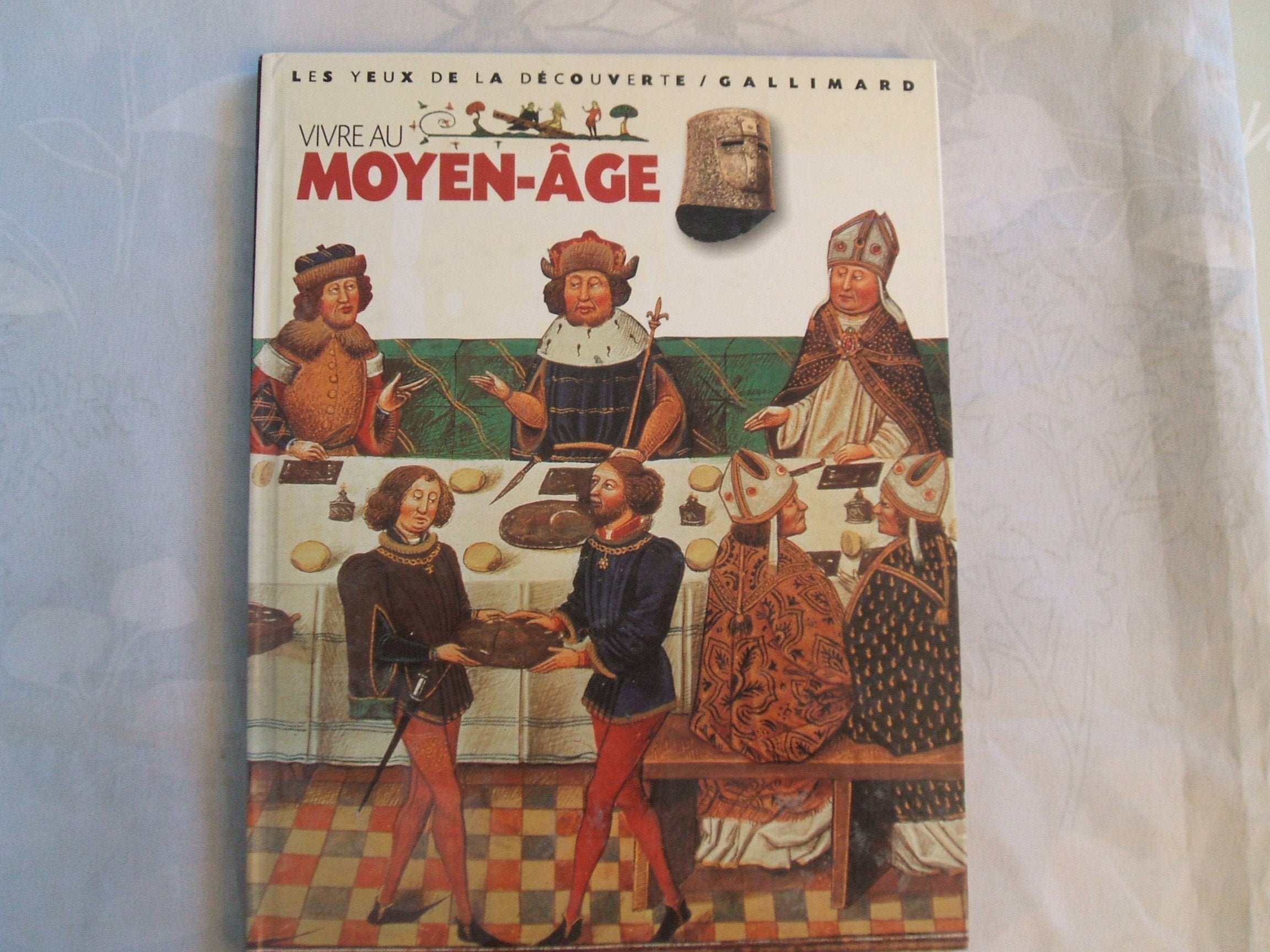 Vivre au Moyen Age 9782070539789