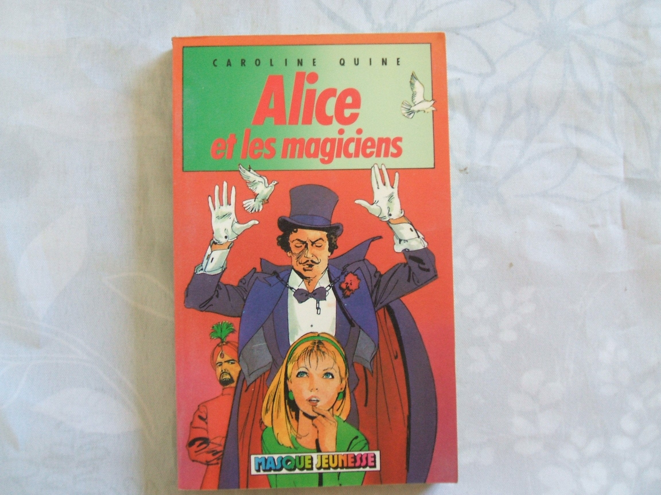 Alice et les magiciens (Le Masque jeunesse) 9782010082900