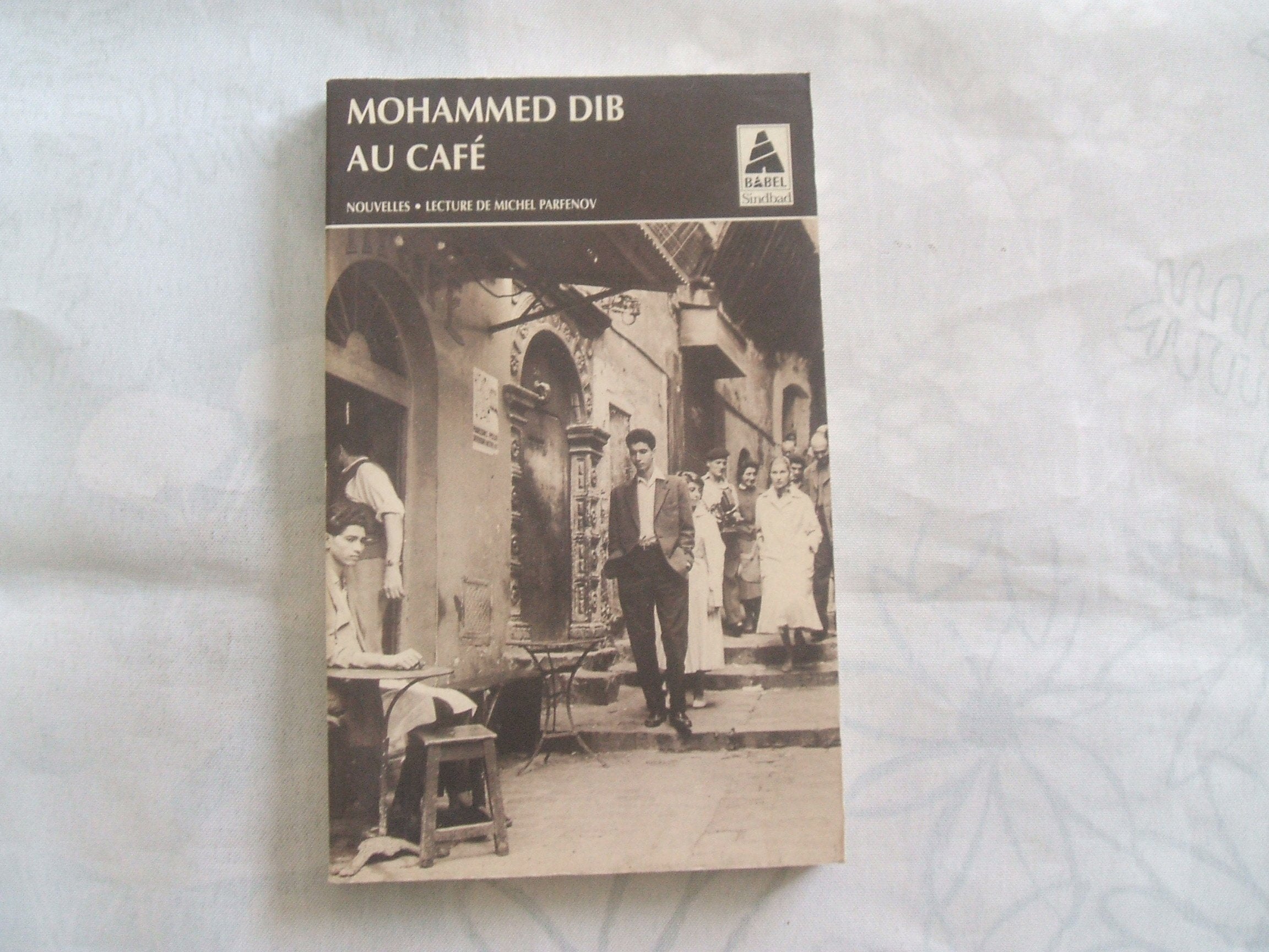 Au café 9782742708055