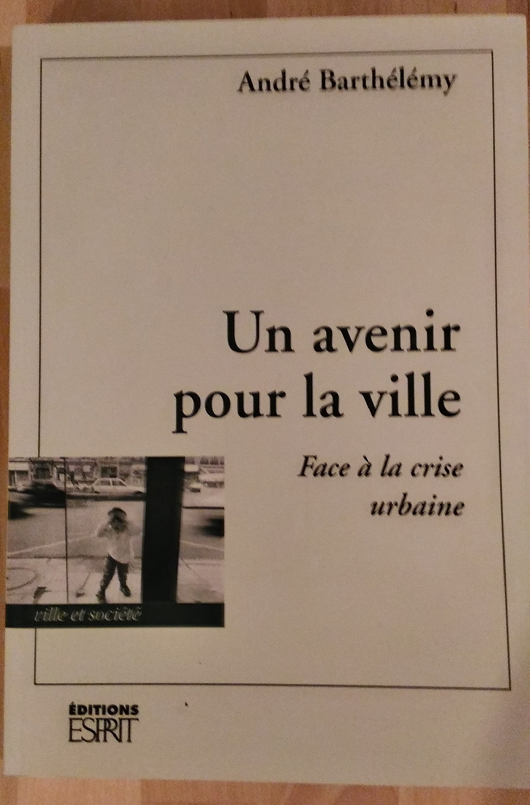 UN AVENIR POUR LA VILLE .: FACE A LA CRISE URBAINE 9782909210148