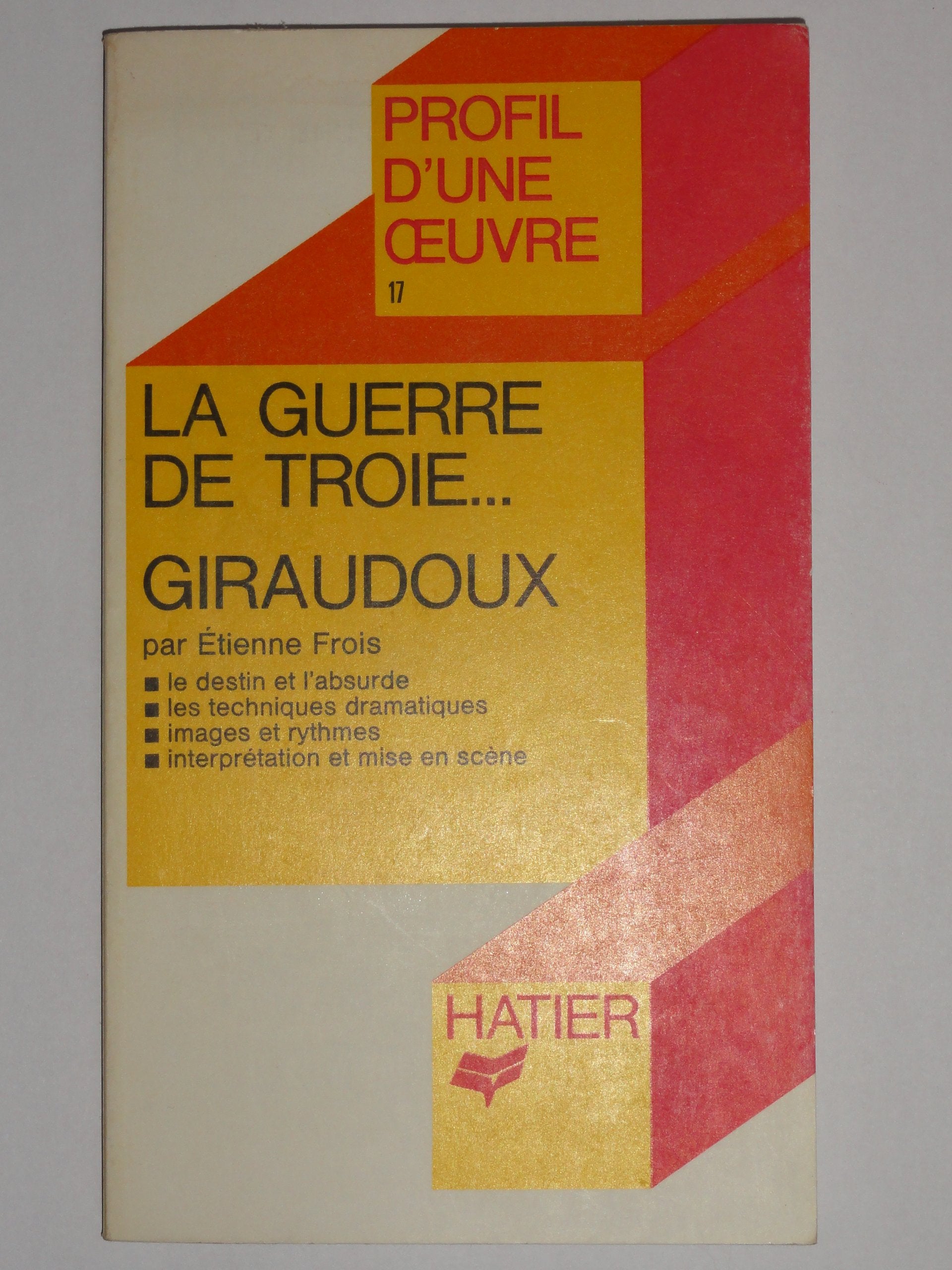 Profil - Giraudoux : La guerre de Troie n'aura pas lieu: analyse littéraire de l'oeuvre 9782218725074