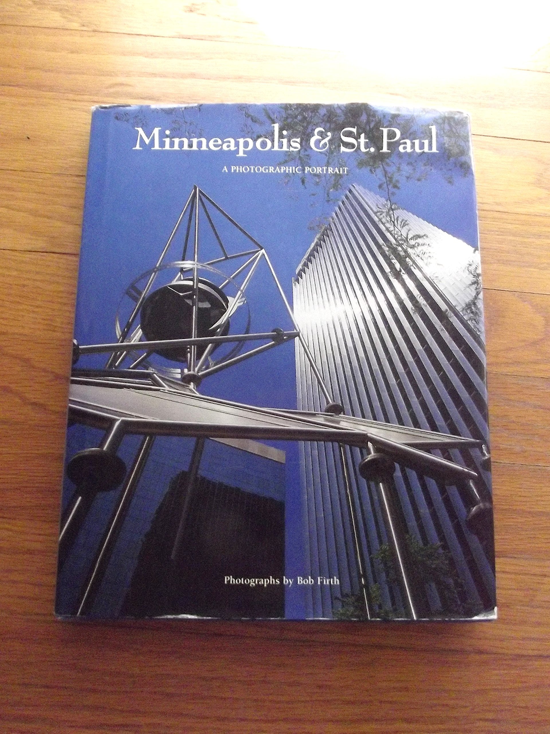 Minneapolis and St. Paul: A Photographic Portrait 9781885435651