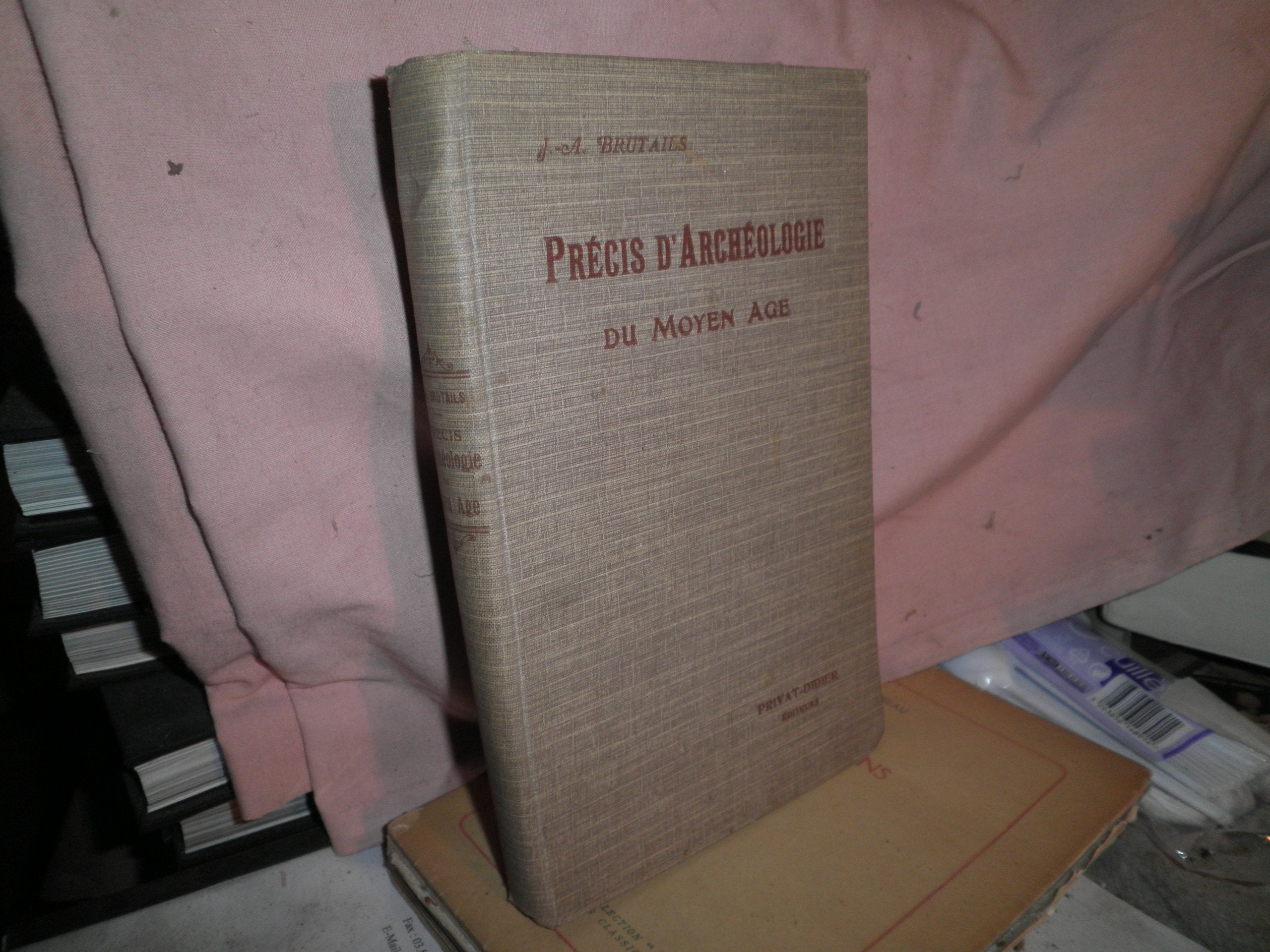 Précis d'archéologie du Moyen-Age. 