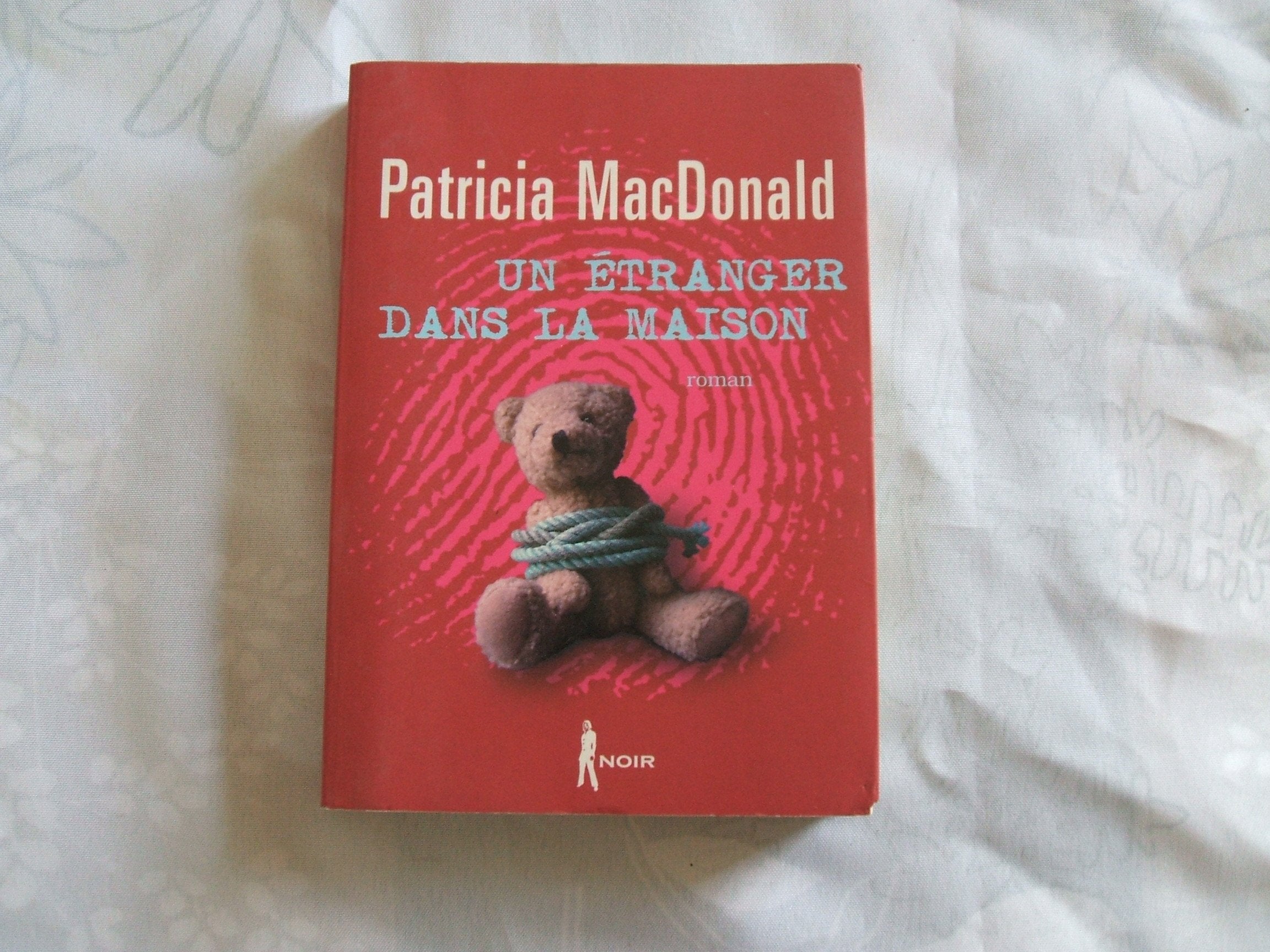 Un Etranger dans la Maison 9782298006612
