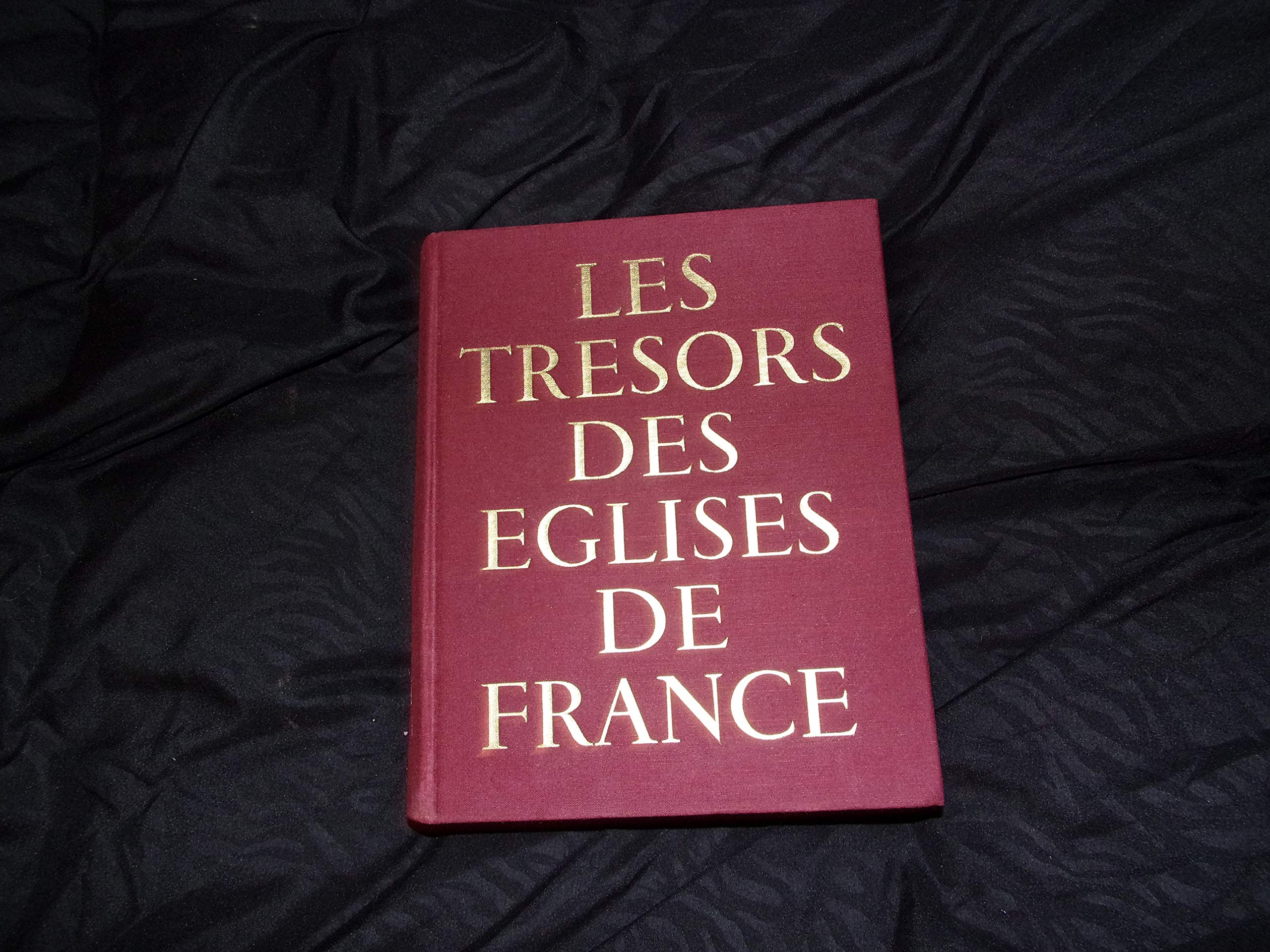 Les Trésors des églises de France : Musée des arts décoratifs, Paris, 1965. 2e édition corrigée. Introduction par Jean Taralon 