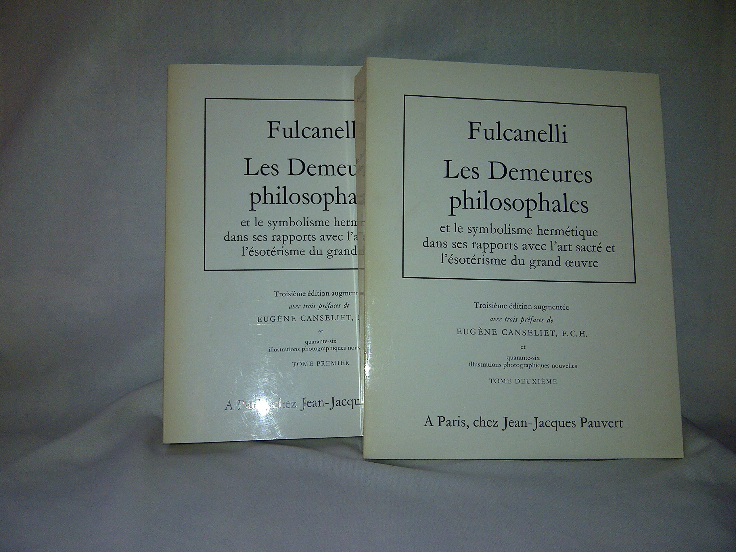 Fulcanelli. Les Demeures philosophales : Et le symbolisme hermétique dans ses rapports avec l'art sacré et l'ésotérisme du grand oeuvre. 3e édition... avec trois préfaces de Eugène Canseliet 