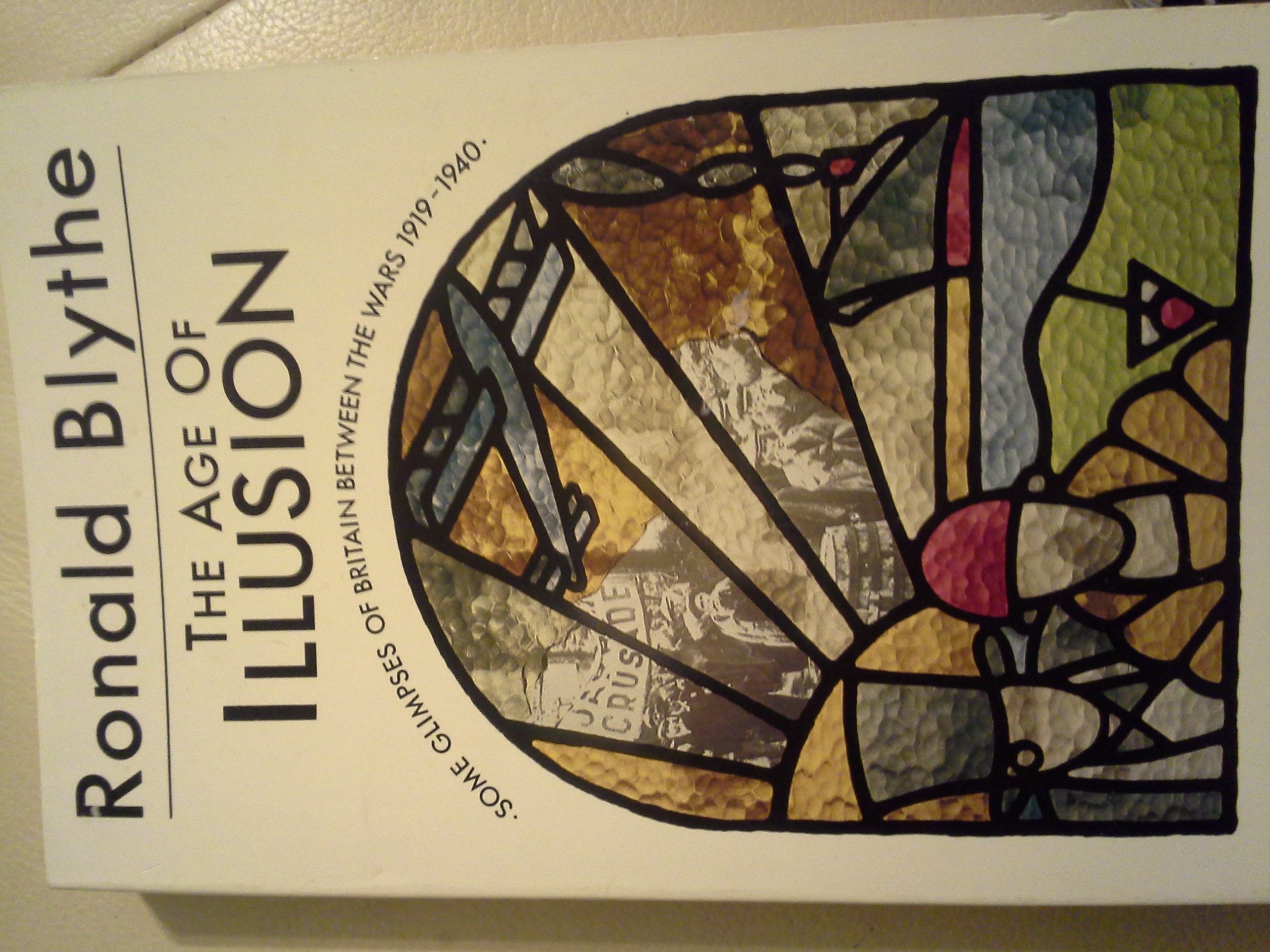 The Age of Illusion: Glimpses of Britain Between the Wars, 1919-1940 9780192814234