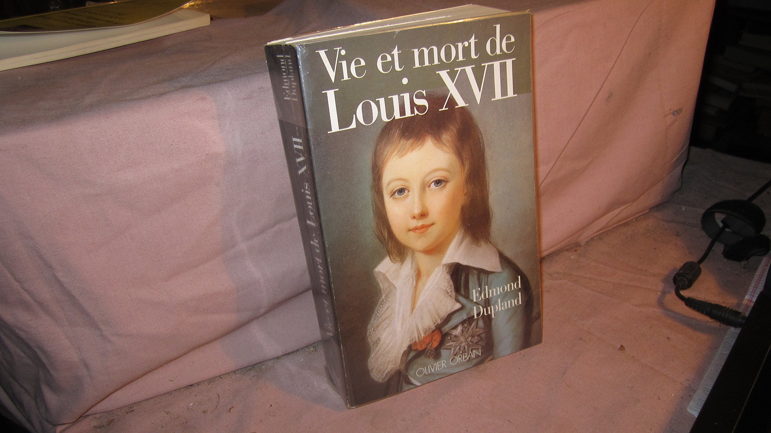 Vie et mort de Louis XVII 9782855653556