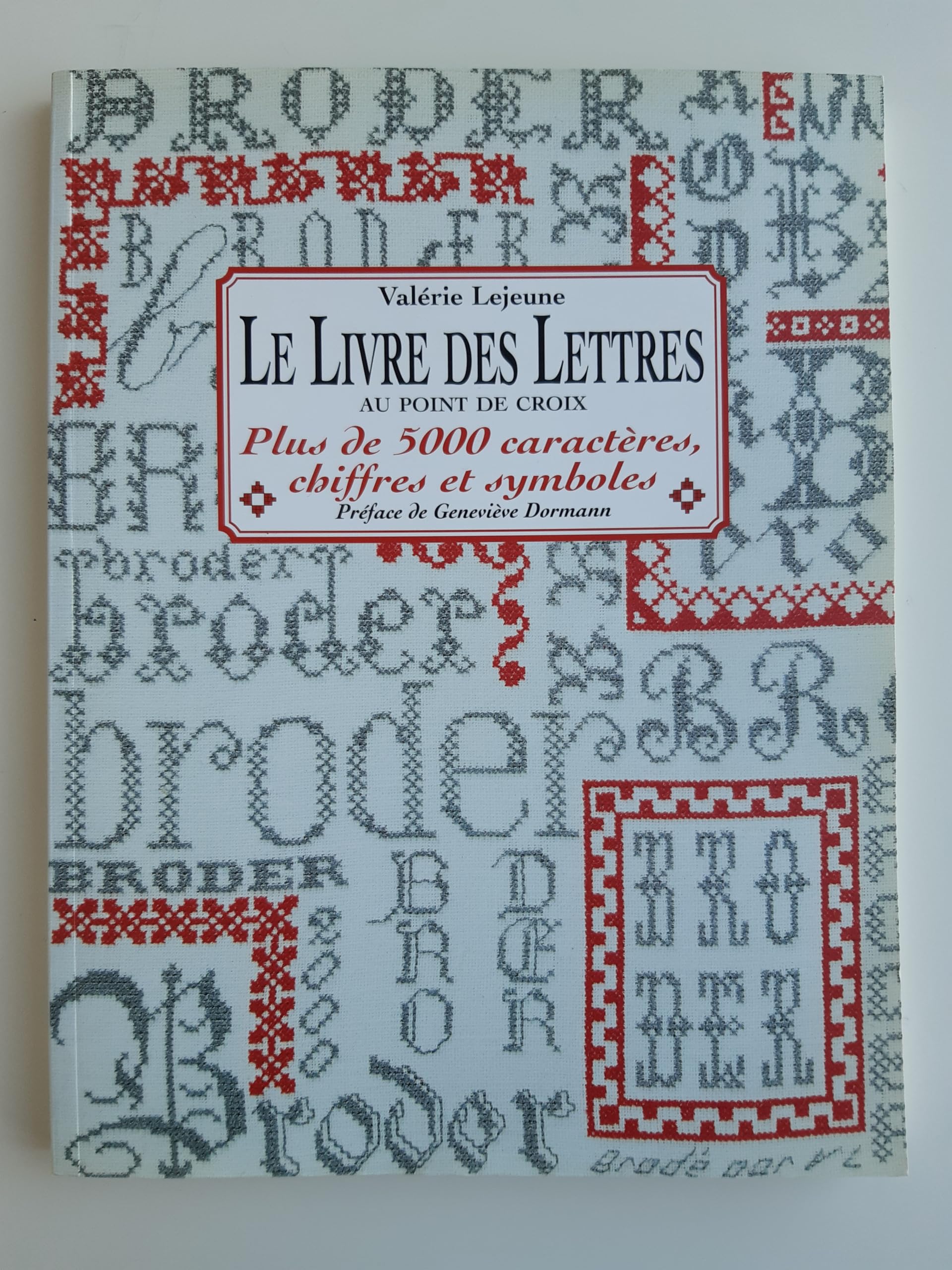 Le livre des lettres au point de croix: Plus de 5000 caractères, chiffres et symboles 9782844390745