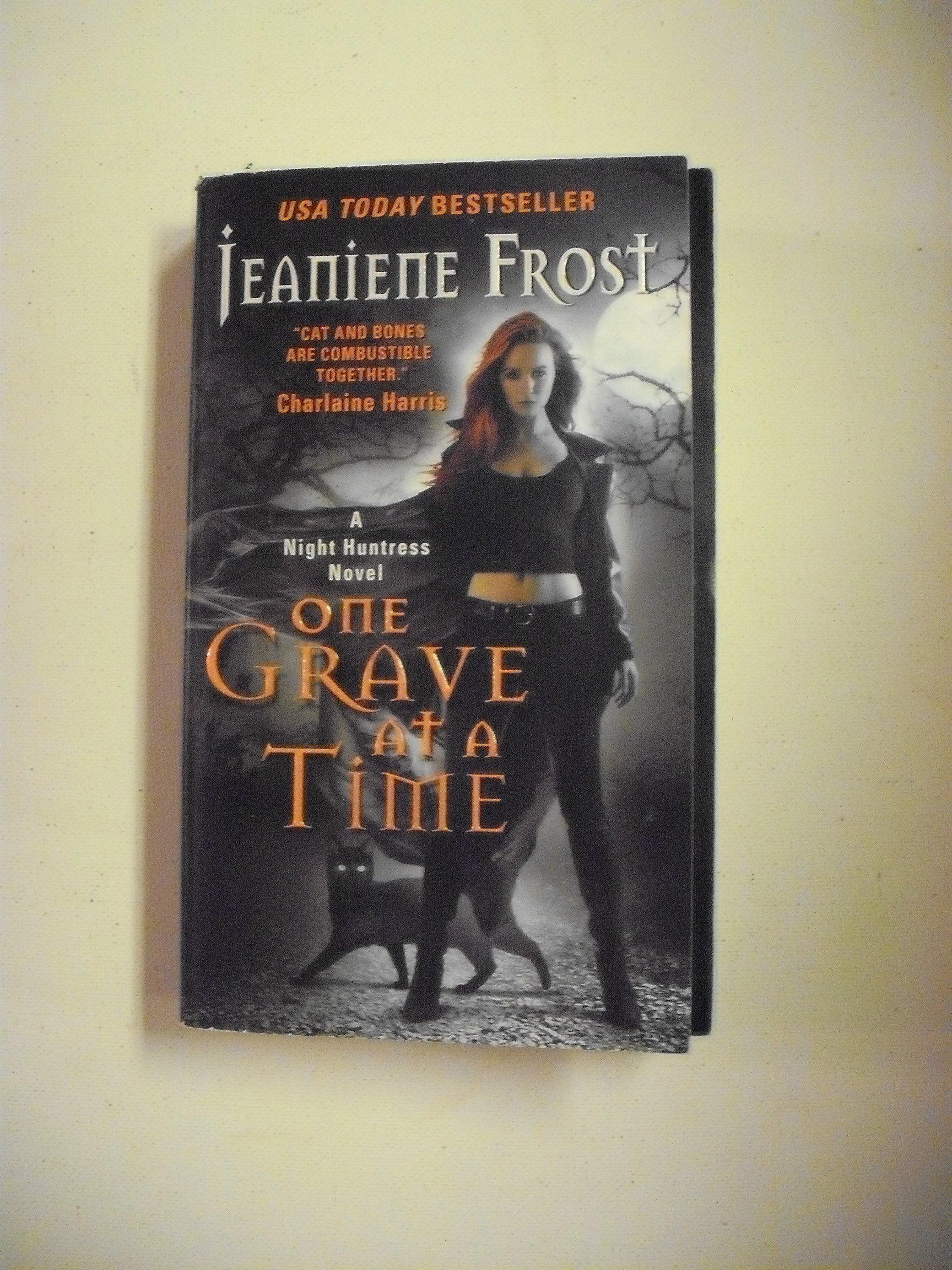 One Grave at a Time: A Night Huntress Novel 9780061783197