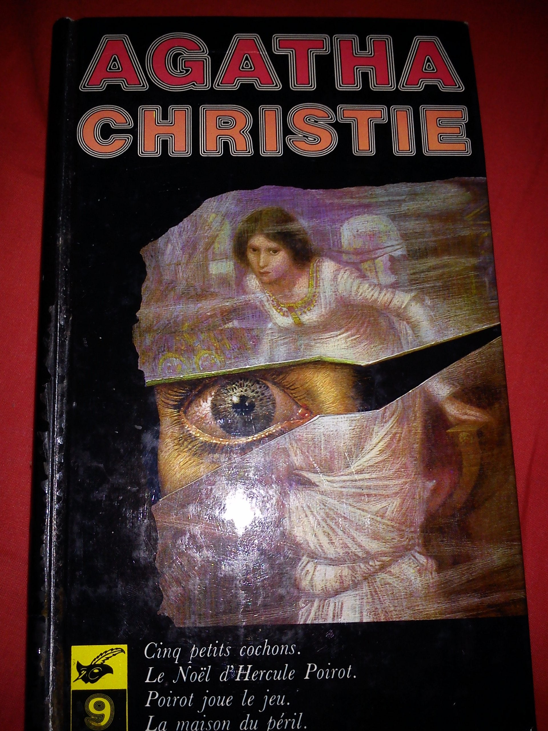 Oeuvres completes, tome 9 : Cinq Petits Cochons, Le Noel d'Hercule Poirot, Poirot joue le jeu, La maison du Peril 9782702406182