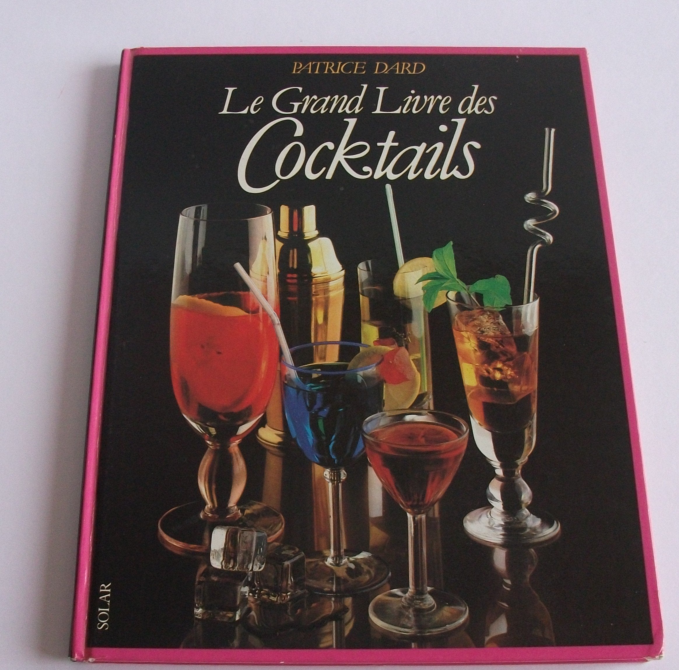 Le grand livre des cocktails 9782263007972