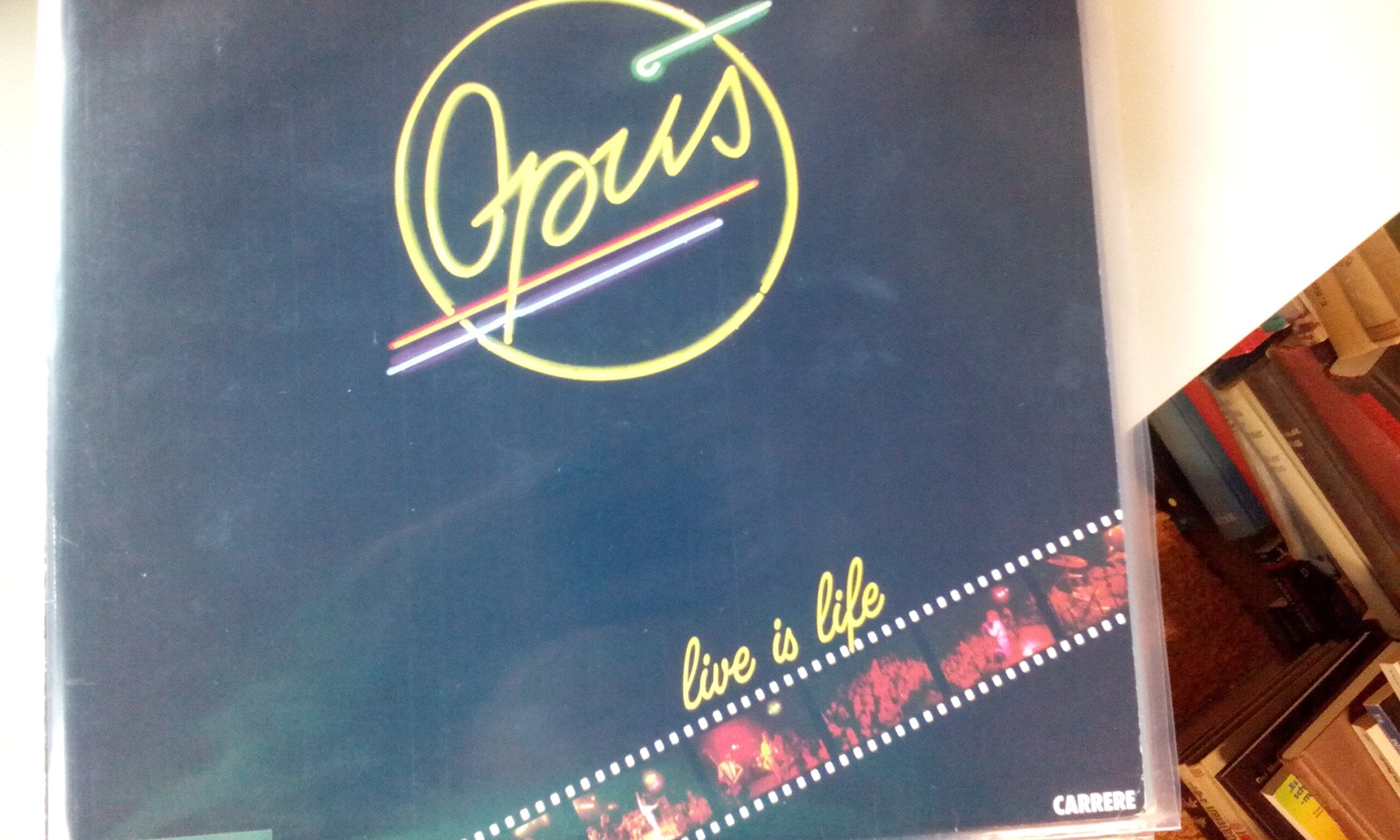 Live is life (1984) / Vinyl record [Vinyl-LP] 3218030662533