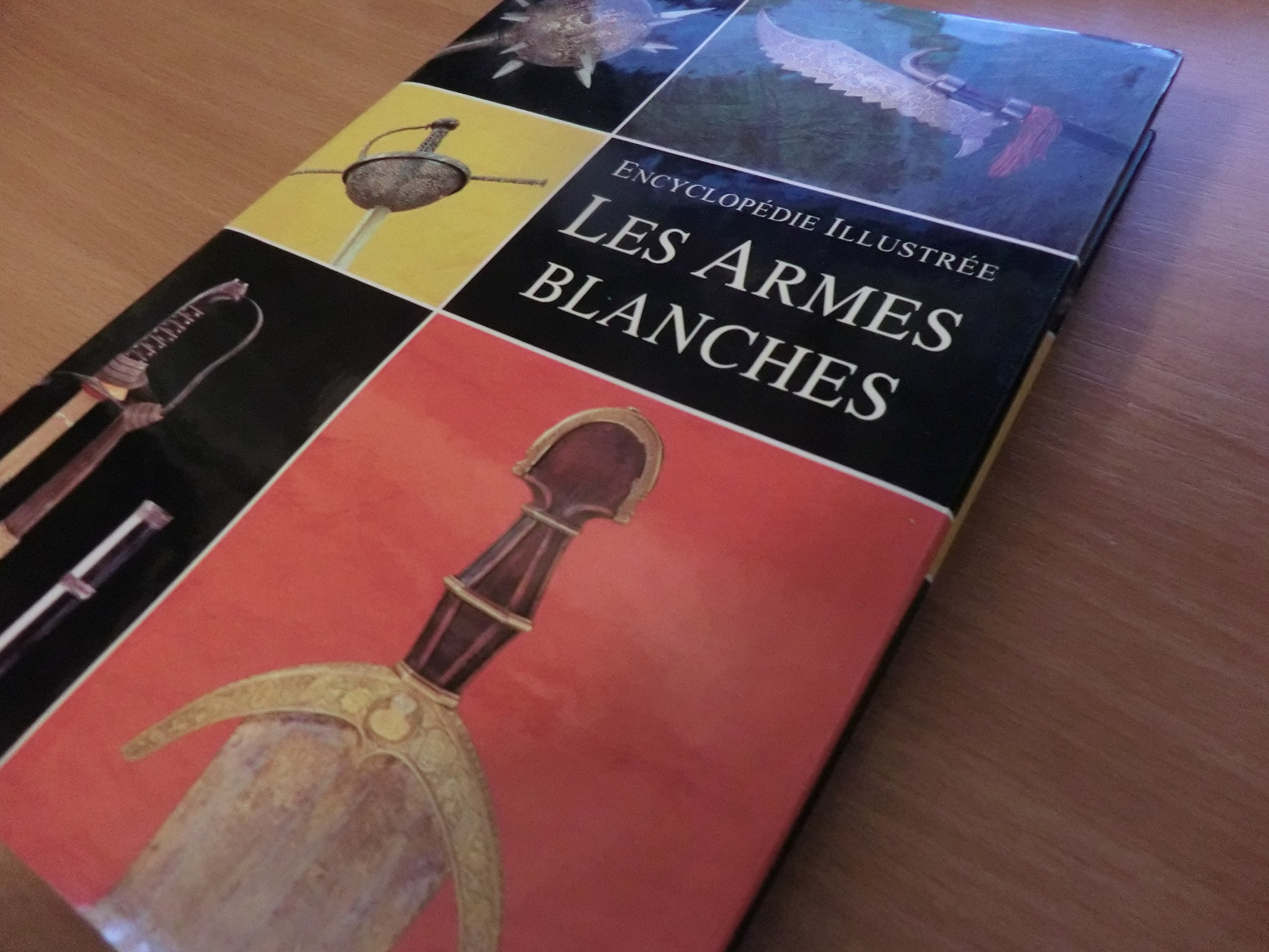 Encyclopédie illustrée : Les Armes blanches 9782700018479