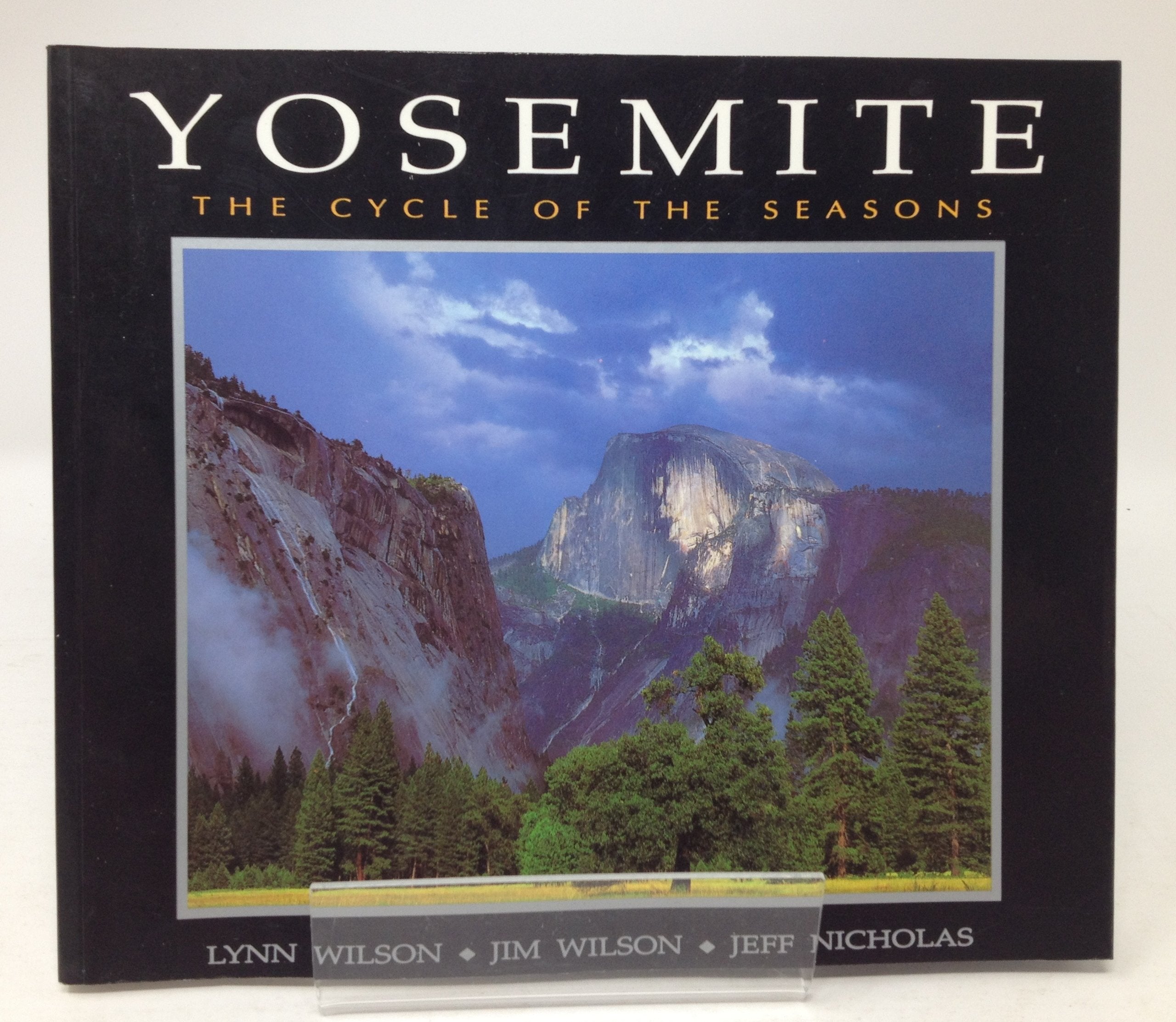 Yosemite: The Cycle of the Seasons 9780939365296