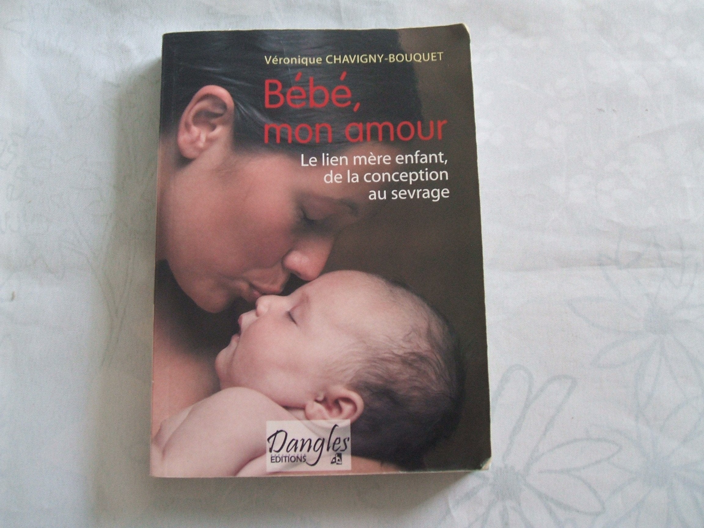 Bébé mon amour : Le lien mère-enfant de la conception au sevrage 9782703306276