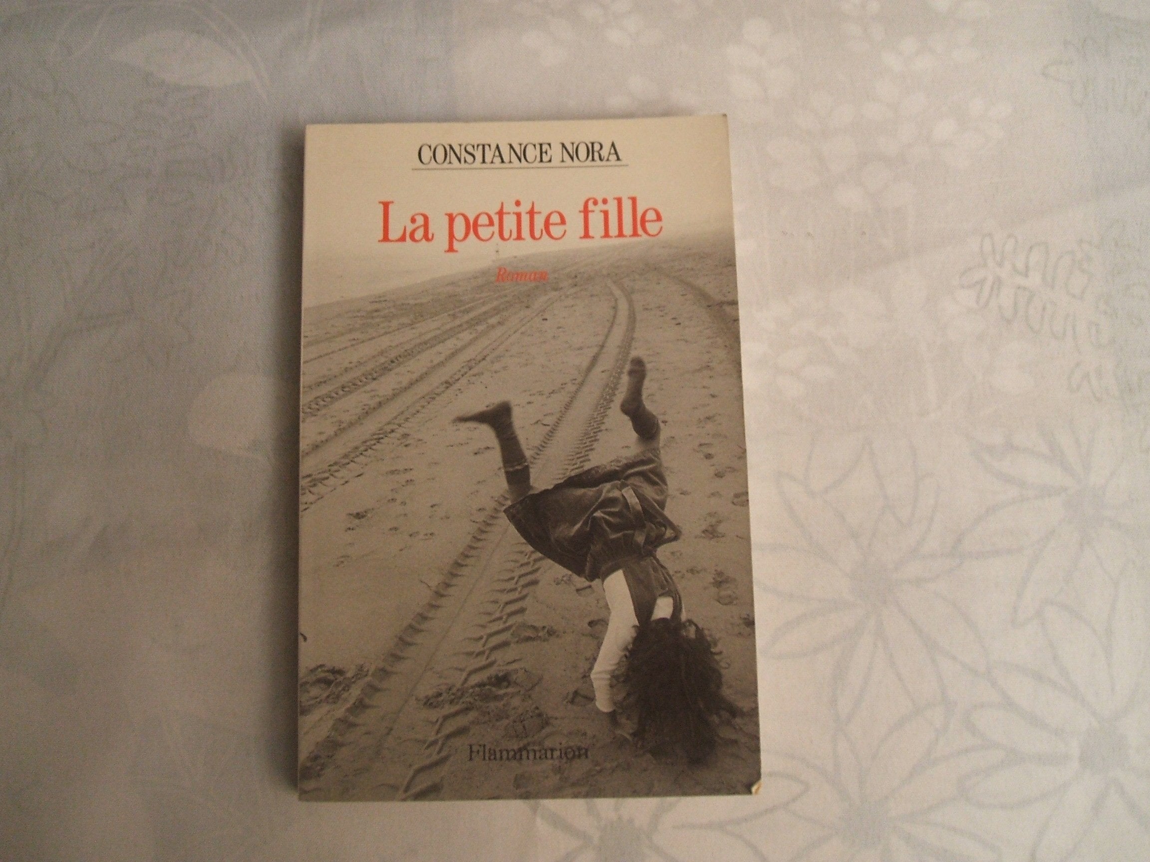 La Petite Fille: - ROMAN 9782080669940