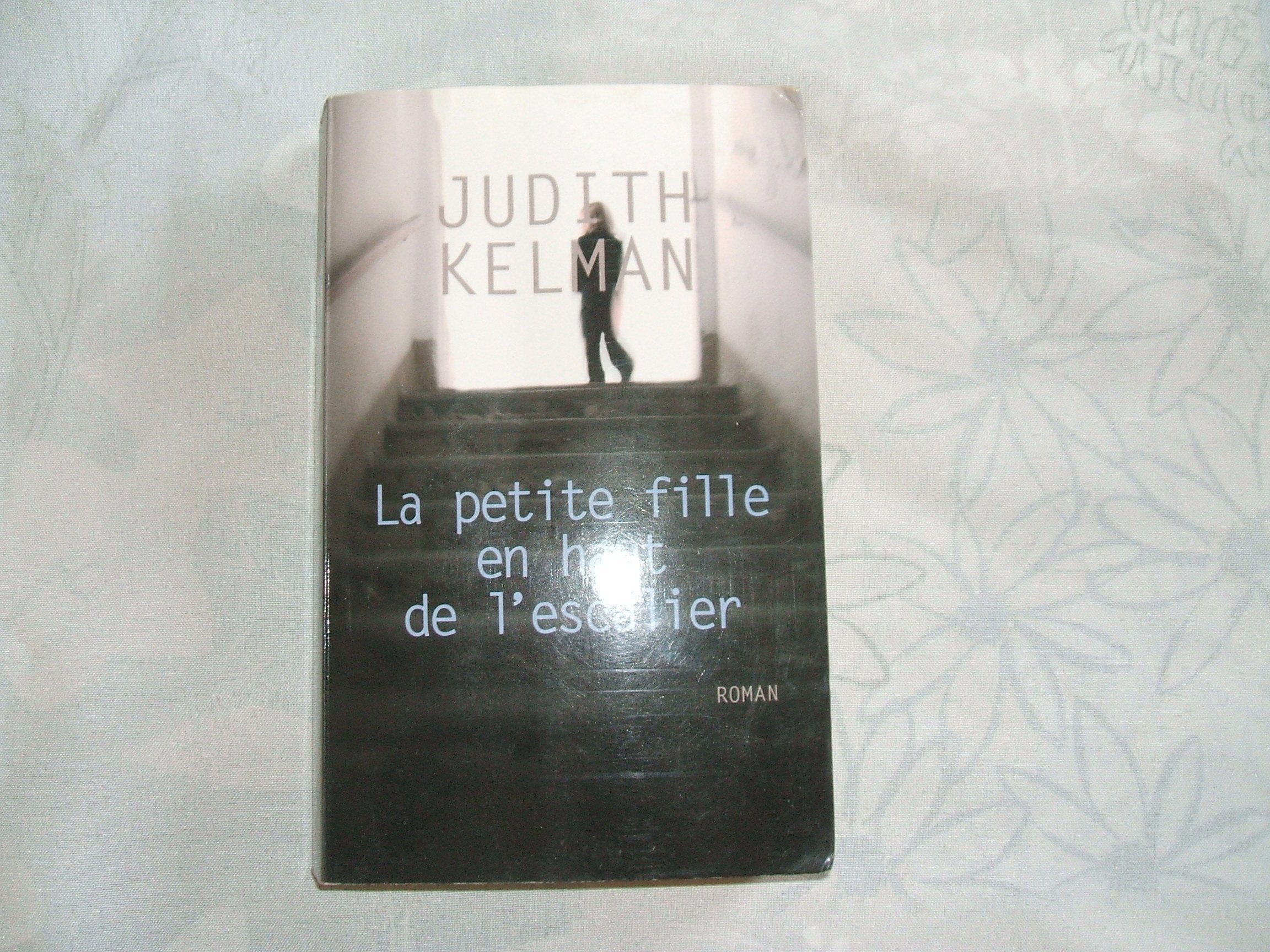 La petite fille en haut de l'escalier 9782298021196