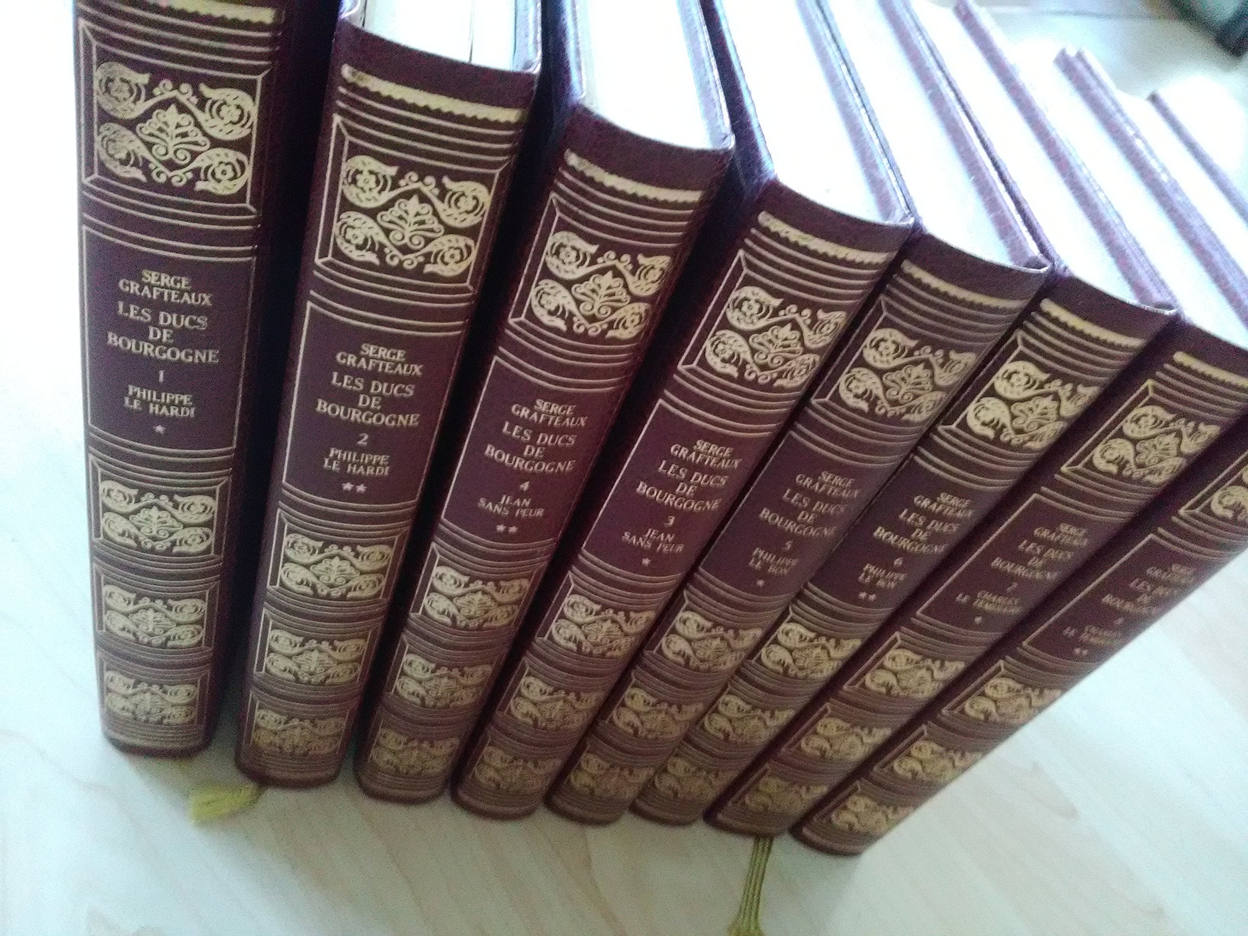 Les ducs de Bourgogne, complet en 8 volumes aux Editions FAMOT 